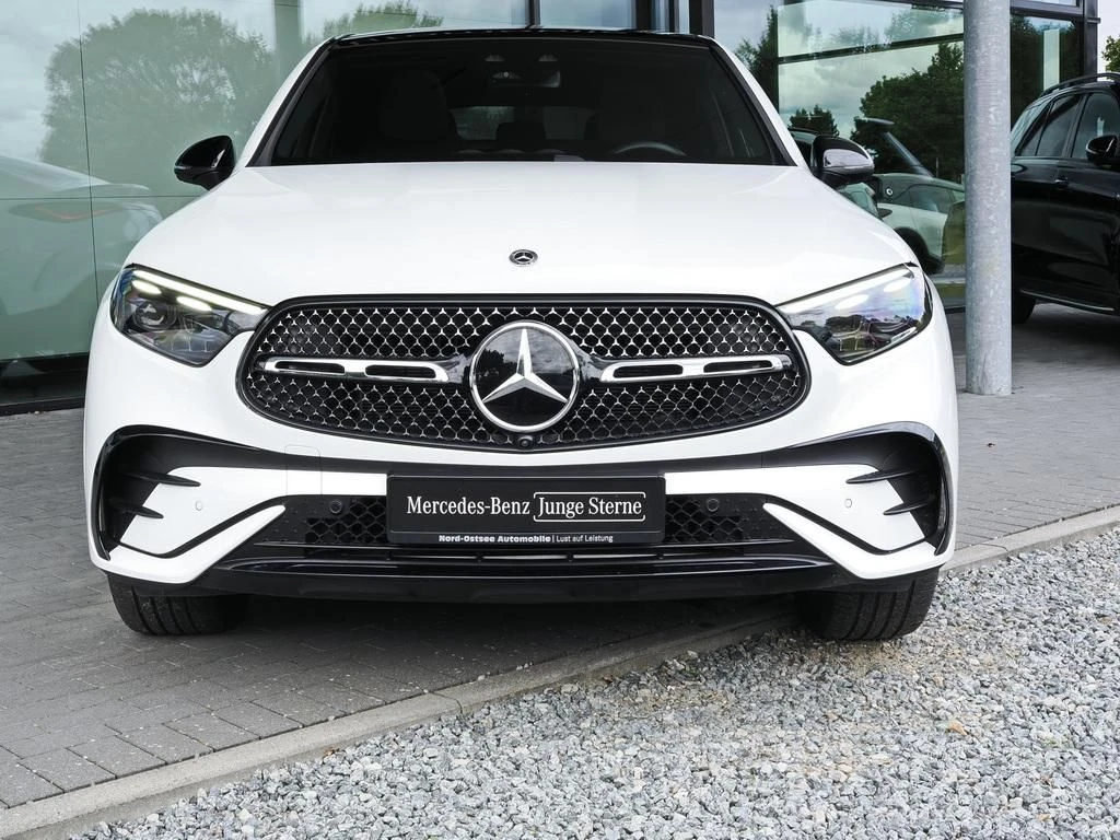 Mercedes-Benz-GLC 220 d-image-3
