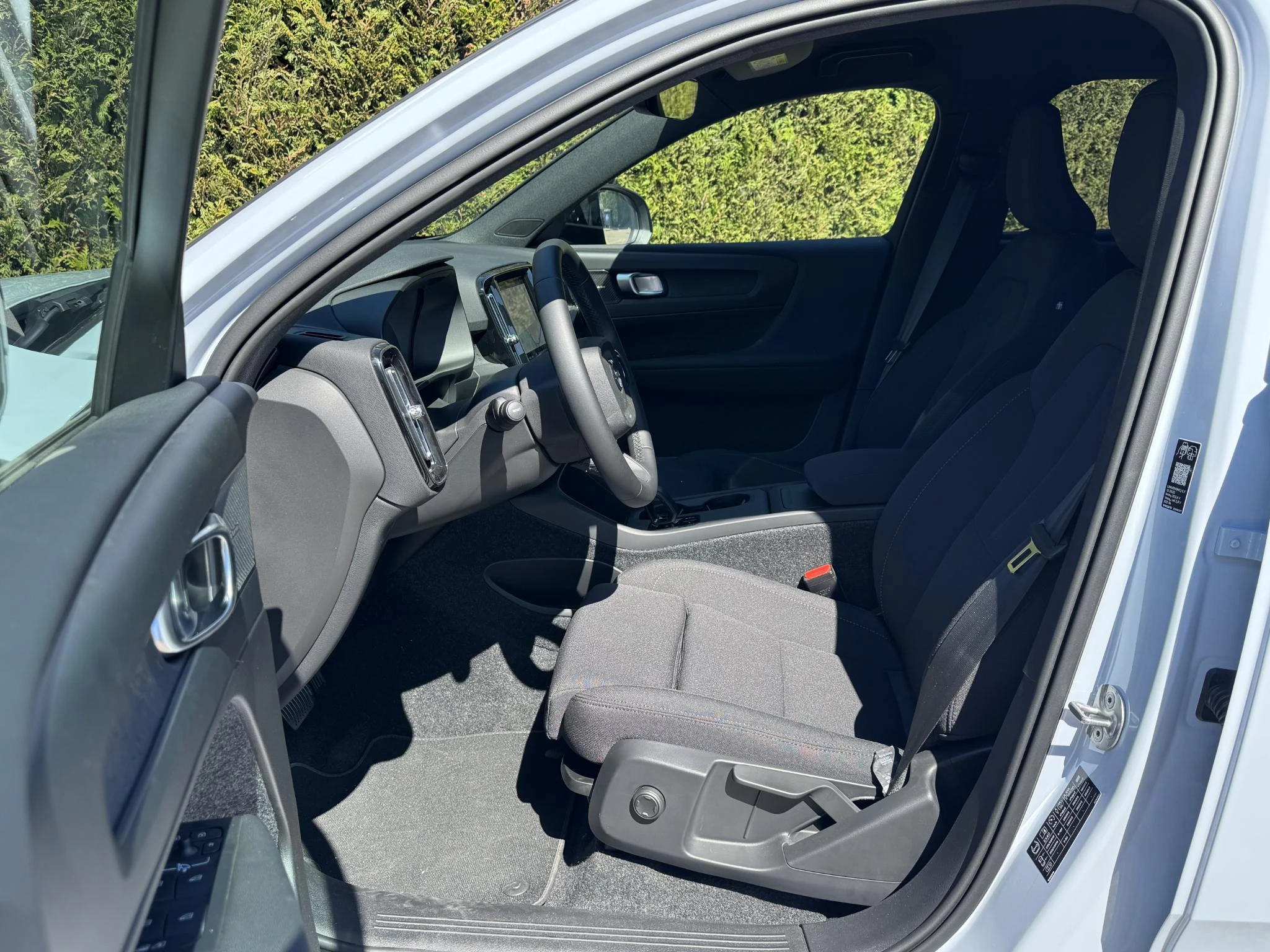 Volvo-EX40-image-3