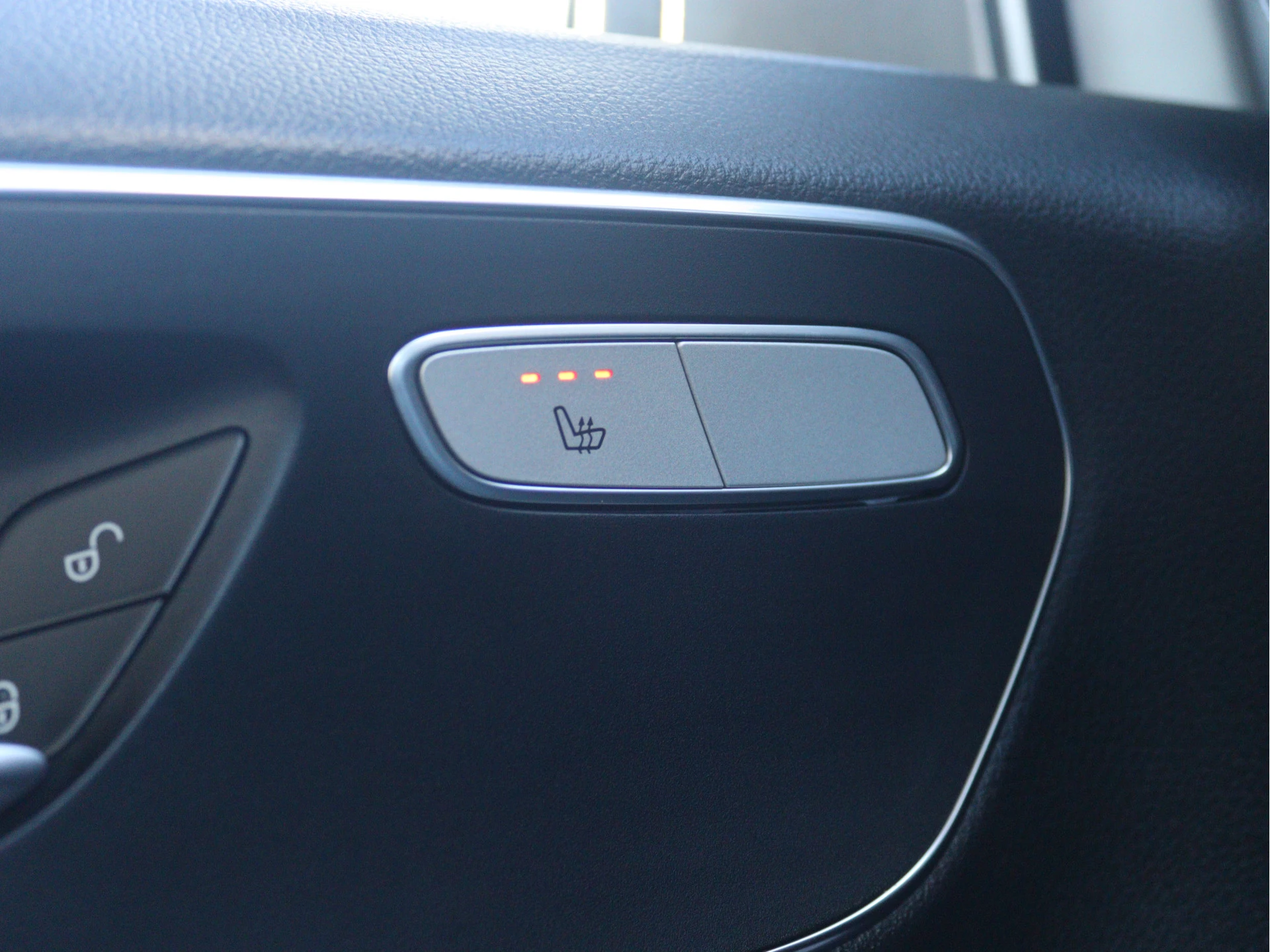 Mercedes-Benz-Vito-image-13