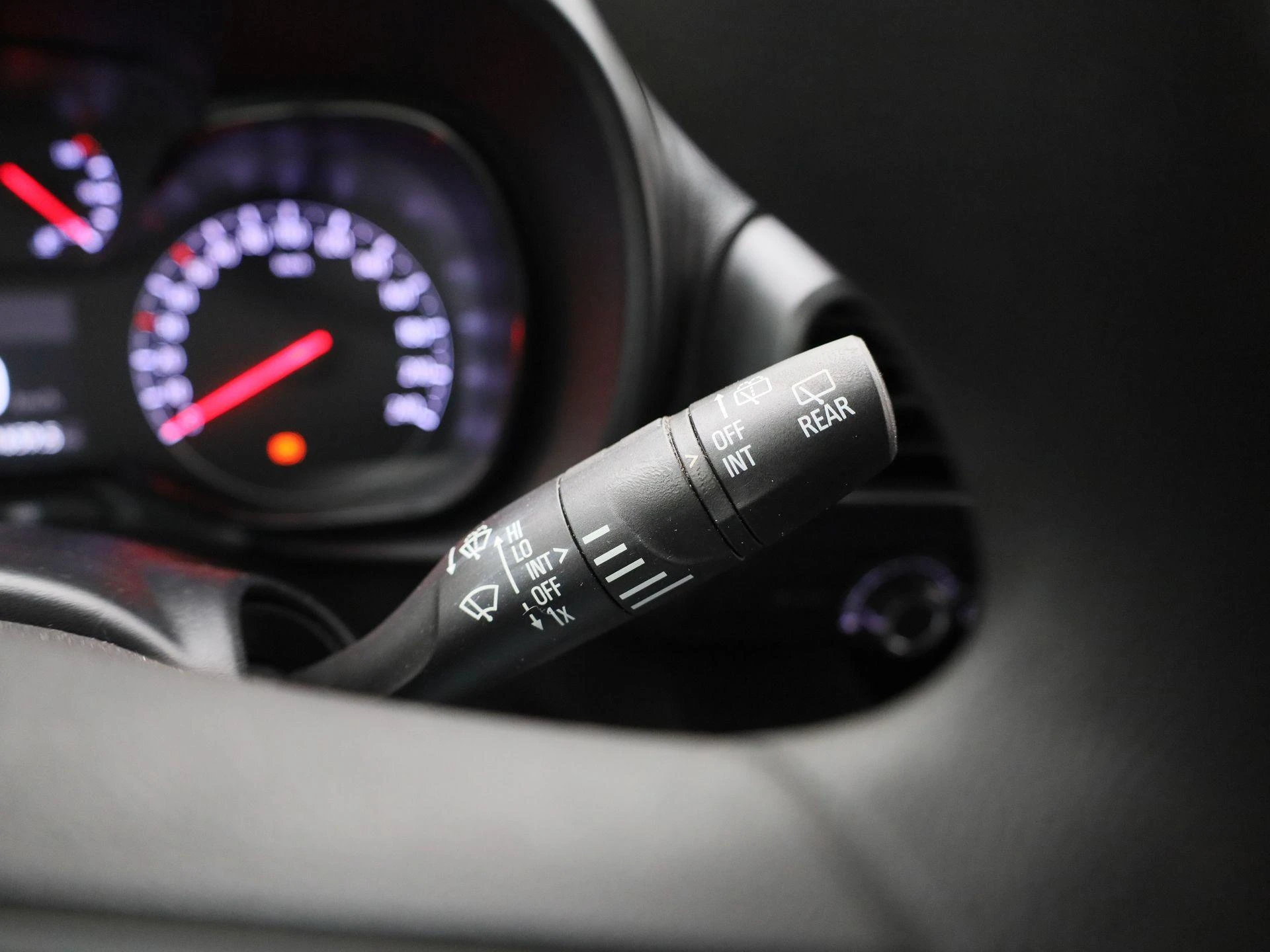 Opel-Combo Life-image-18