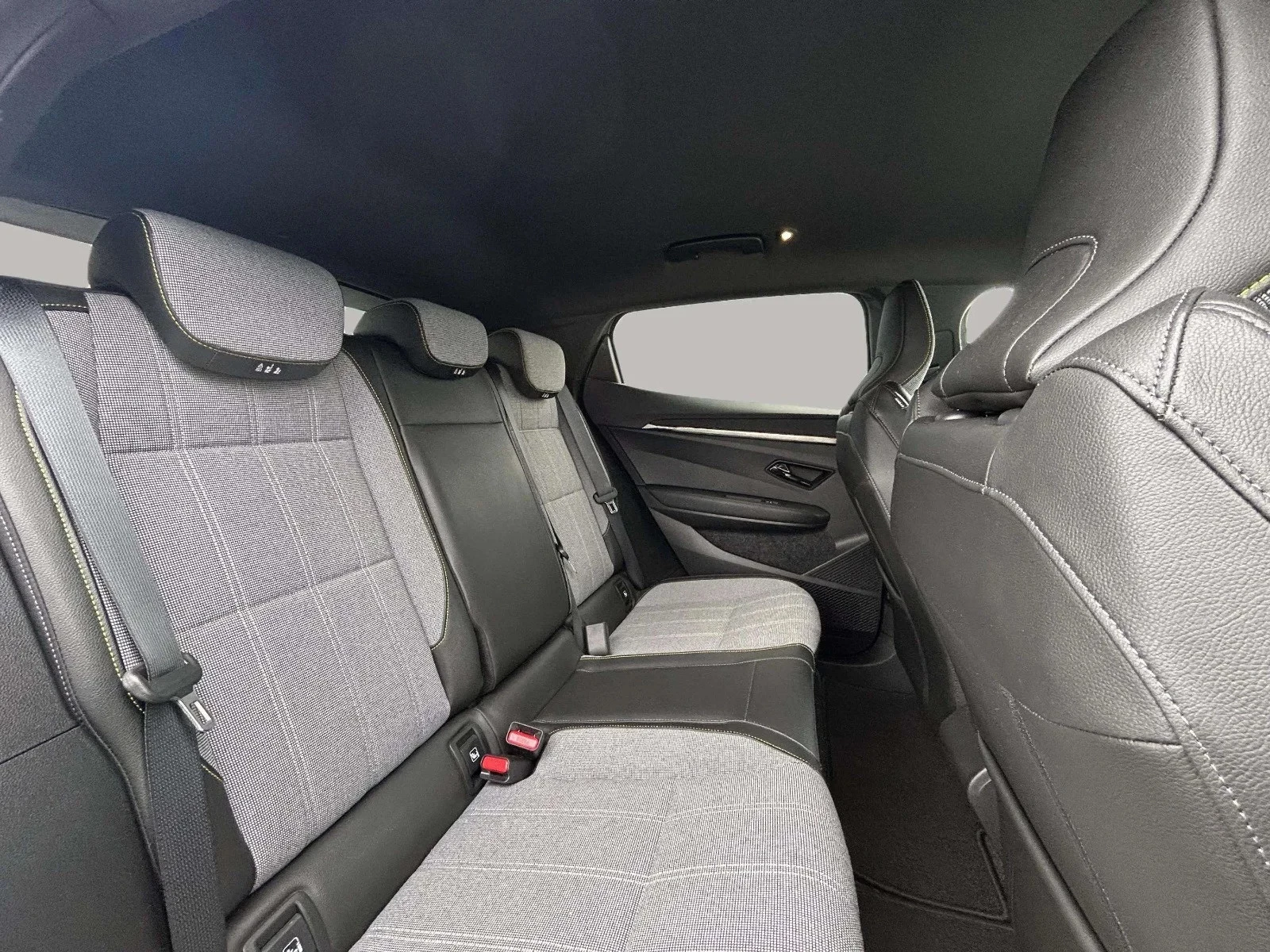 Renault-Megane E-Tech-image-14