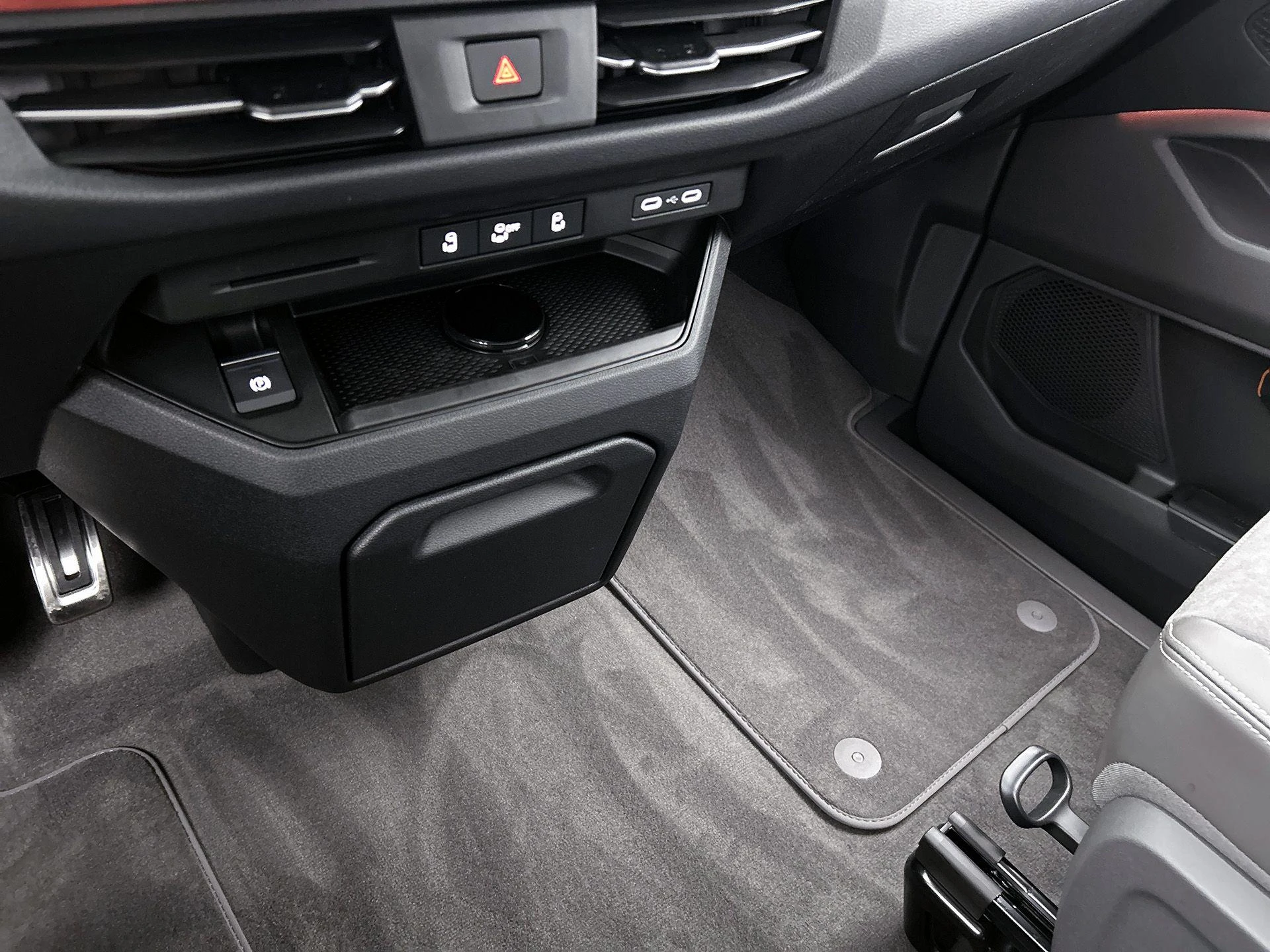 Volkswagen-Multivan-image-27