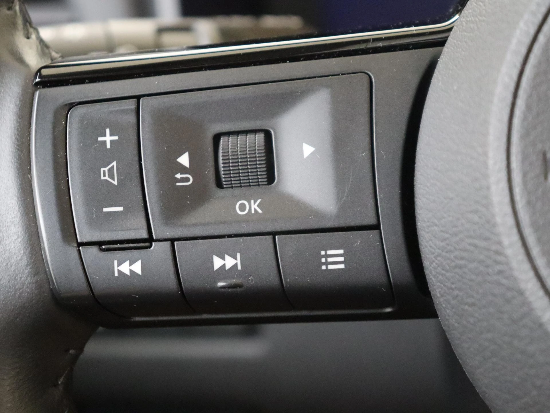 Nissan-X-Trail-image-12