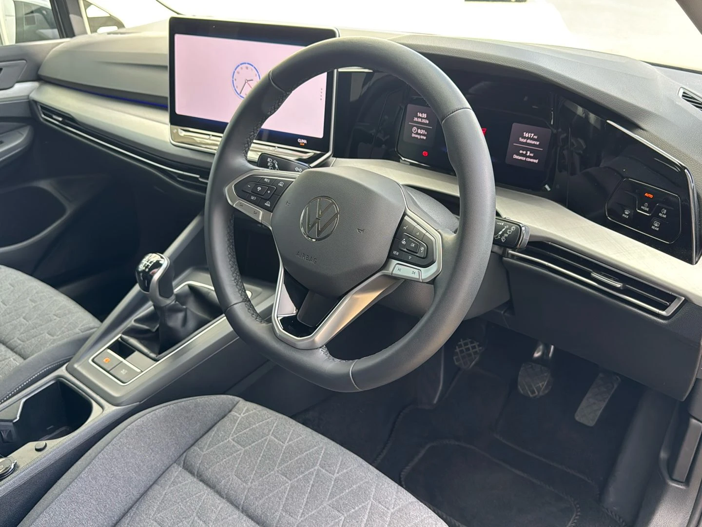 Volkswagen-Golf-image-19
