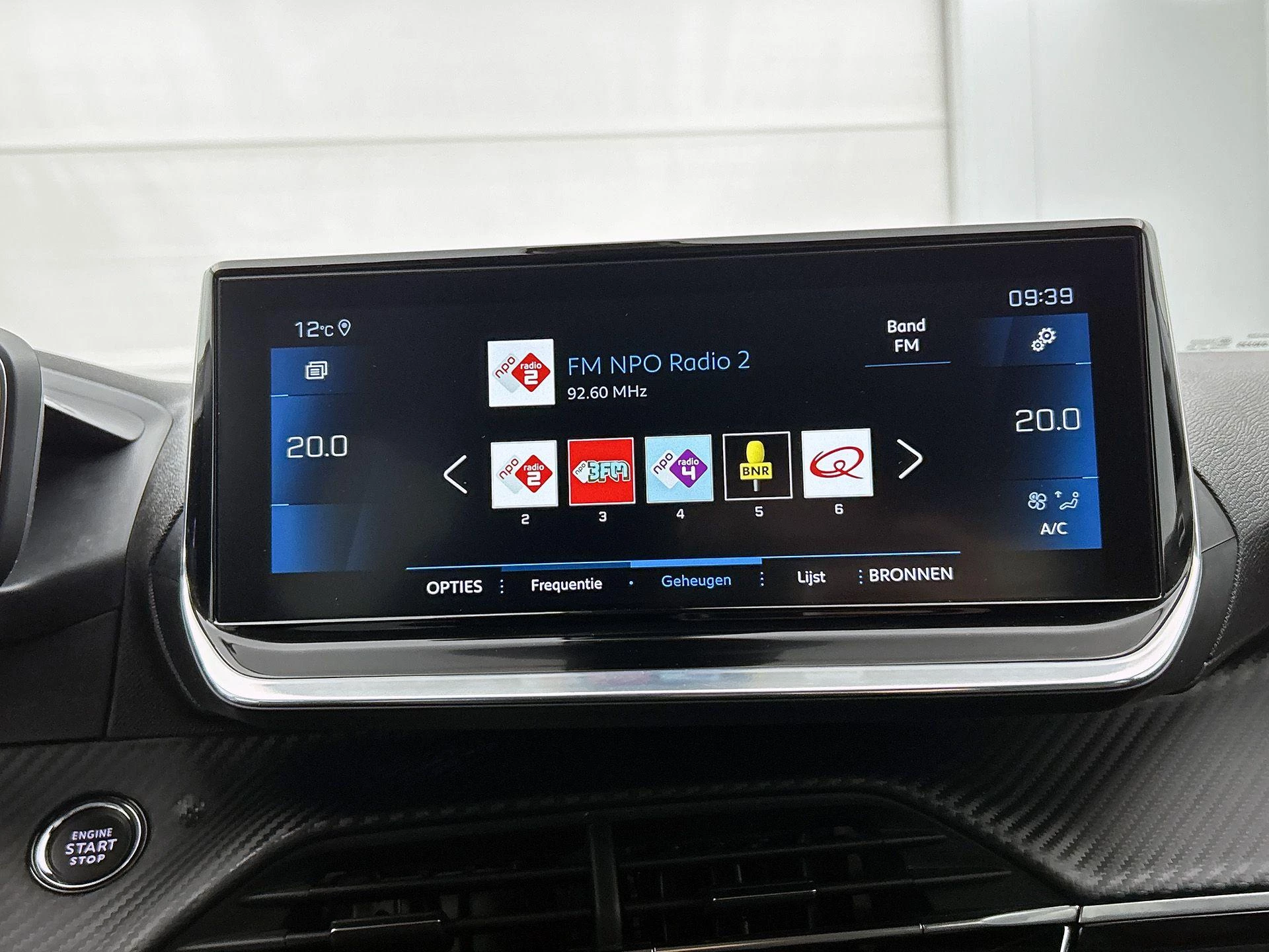 Peugeot 2008 1.2 PureTech Blue Lease Allure