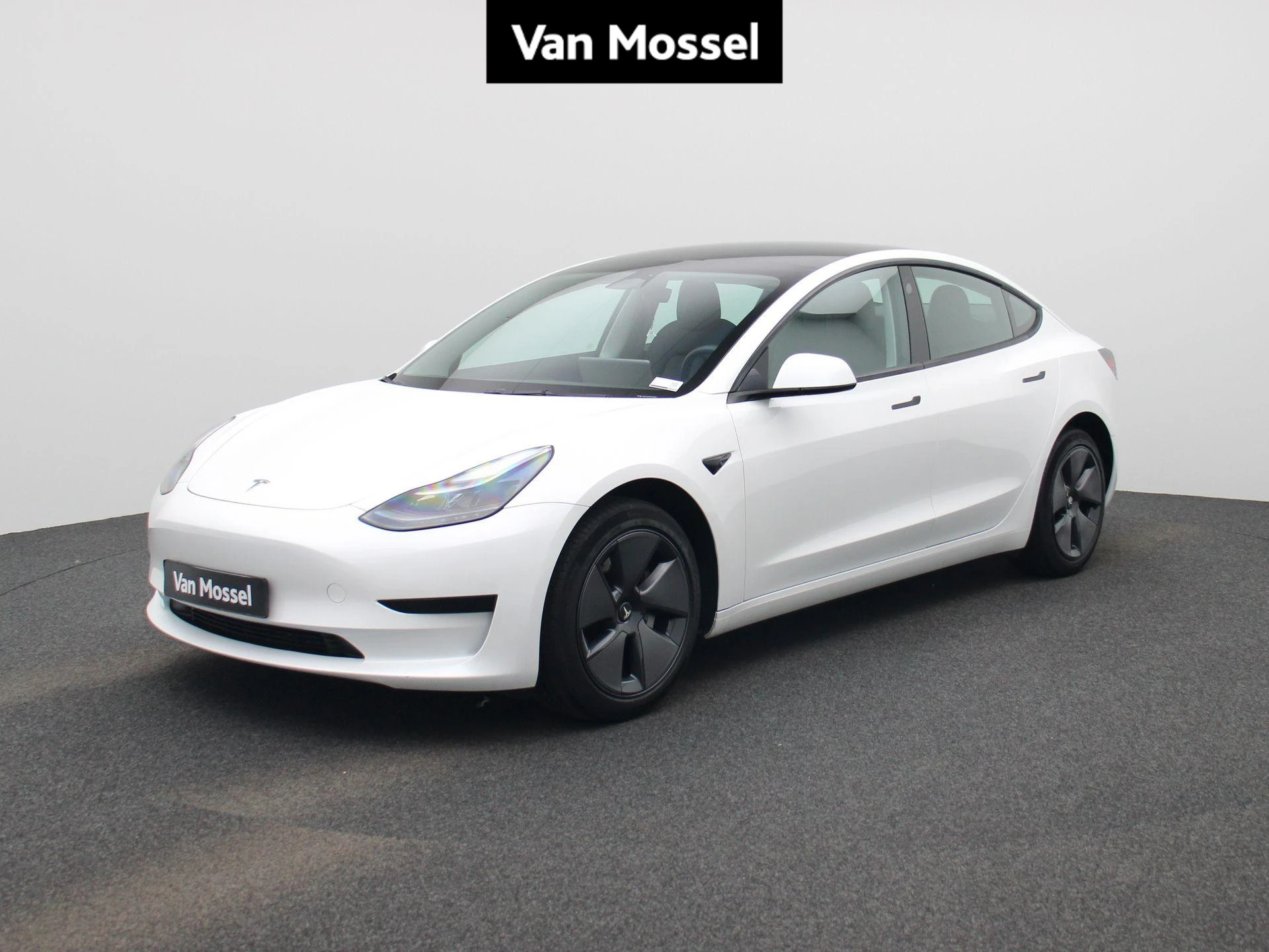 Tesla-Model 3-image-0