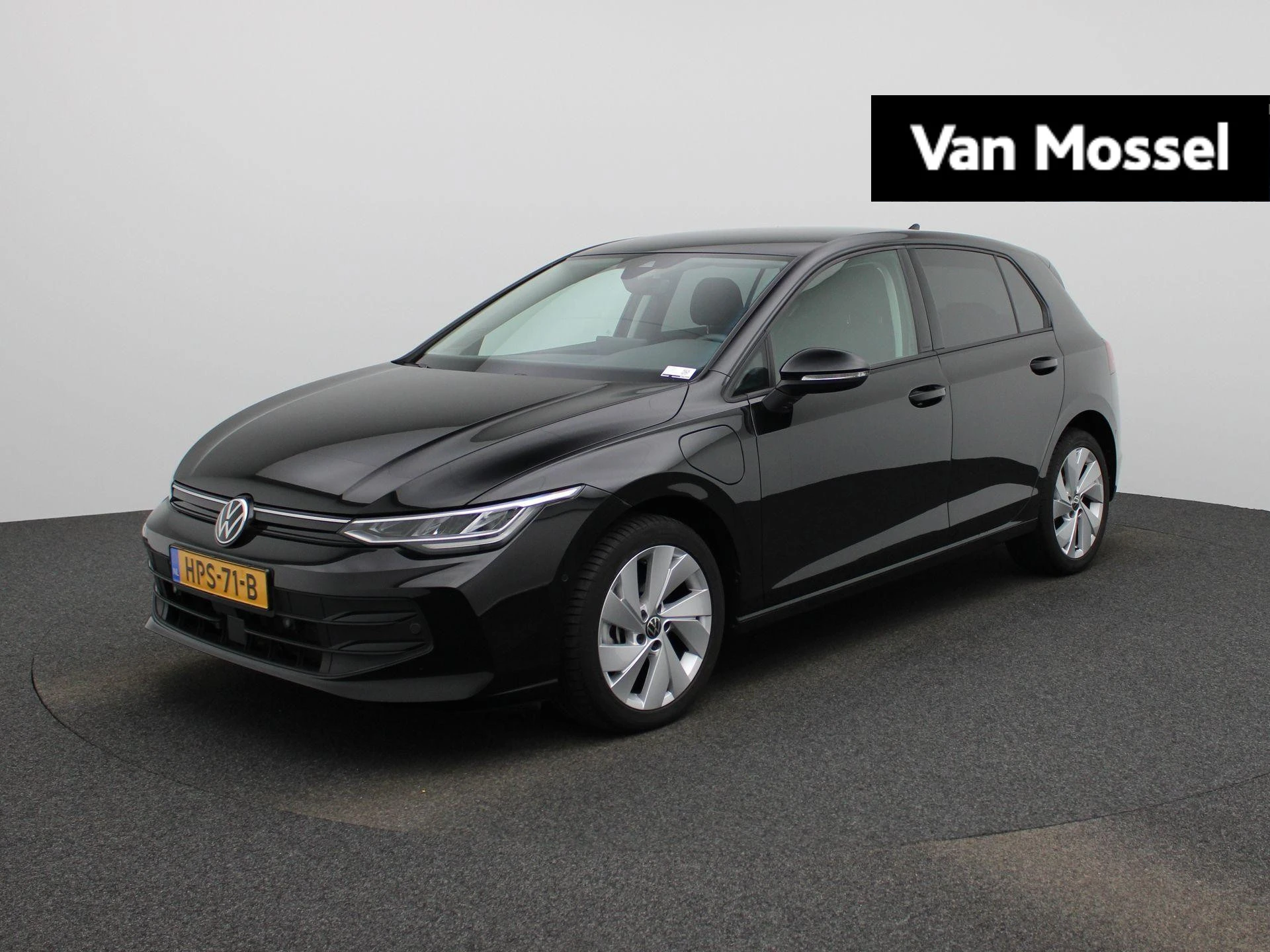 Volkswagen-Golf-image-0