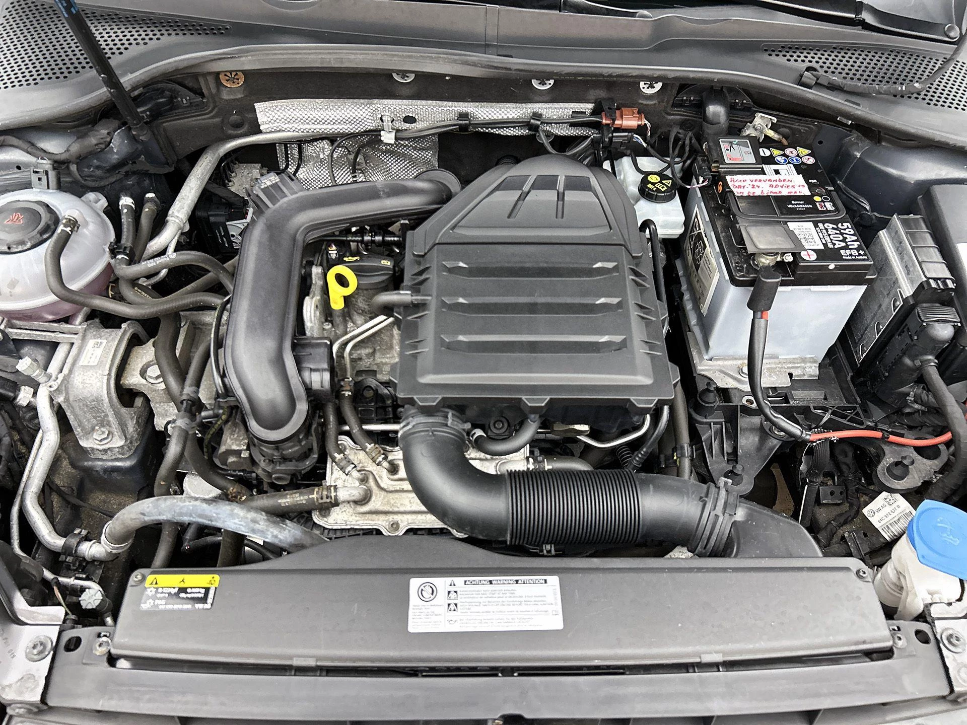 Volkswagen-Golf-image-23