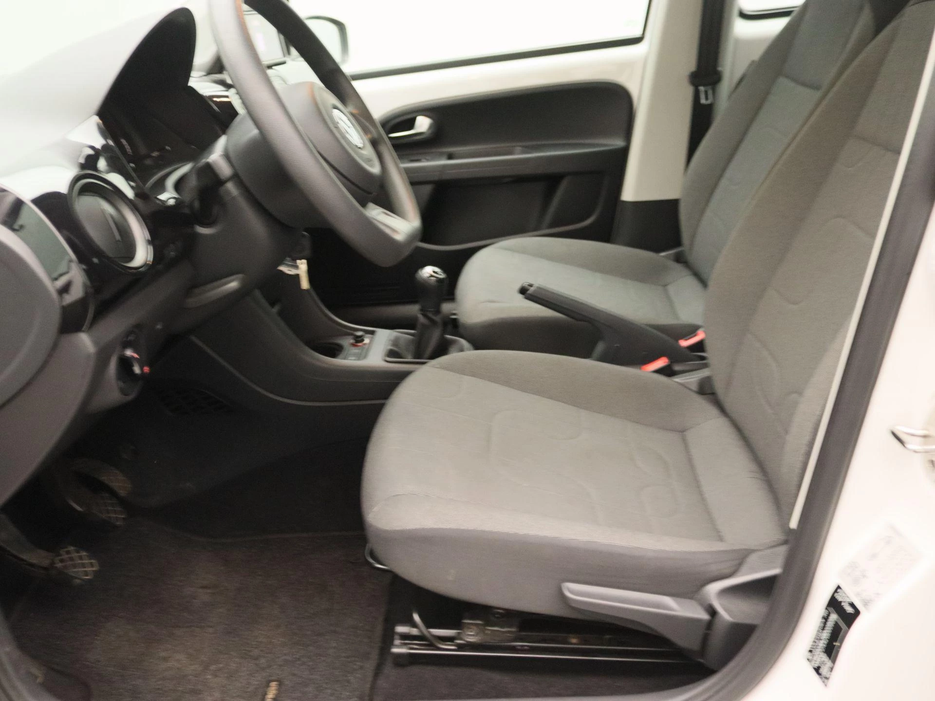 Volkswagen-up!-image-11