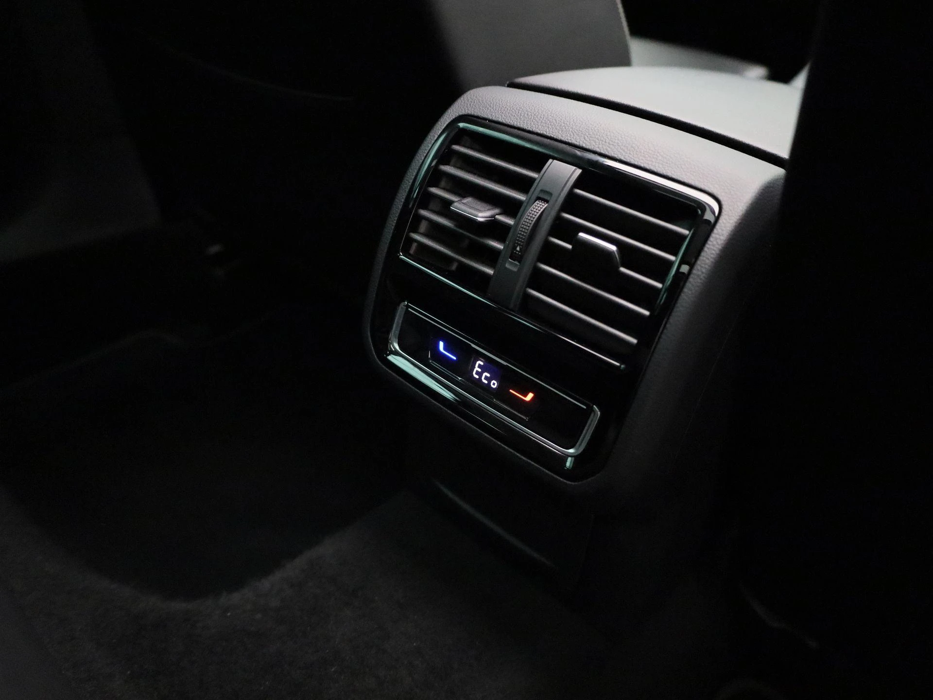 Volkswagen-Passat-image-50