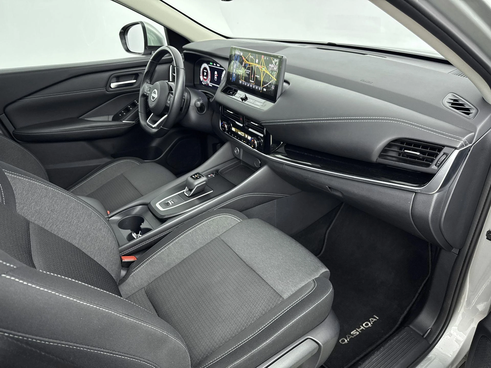Nissan-QASHQAI-image-17