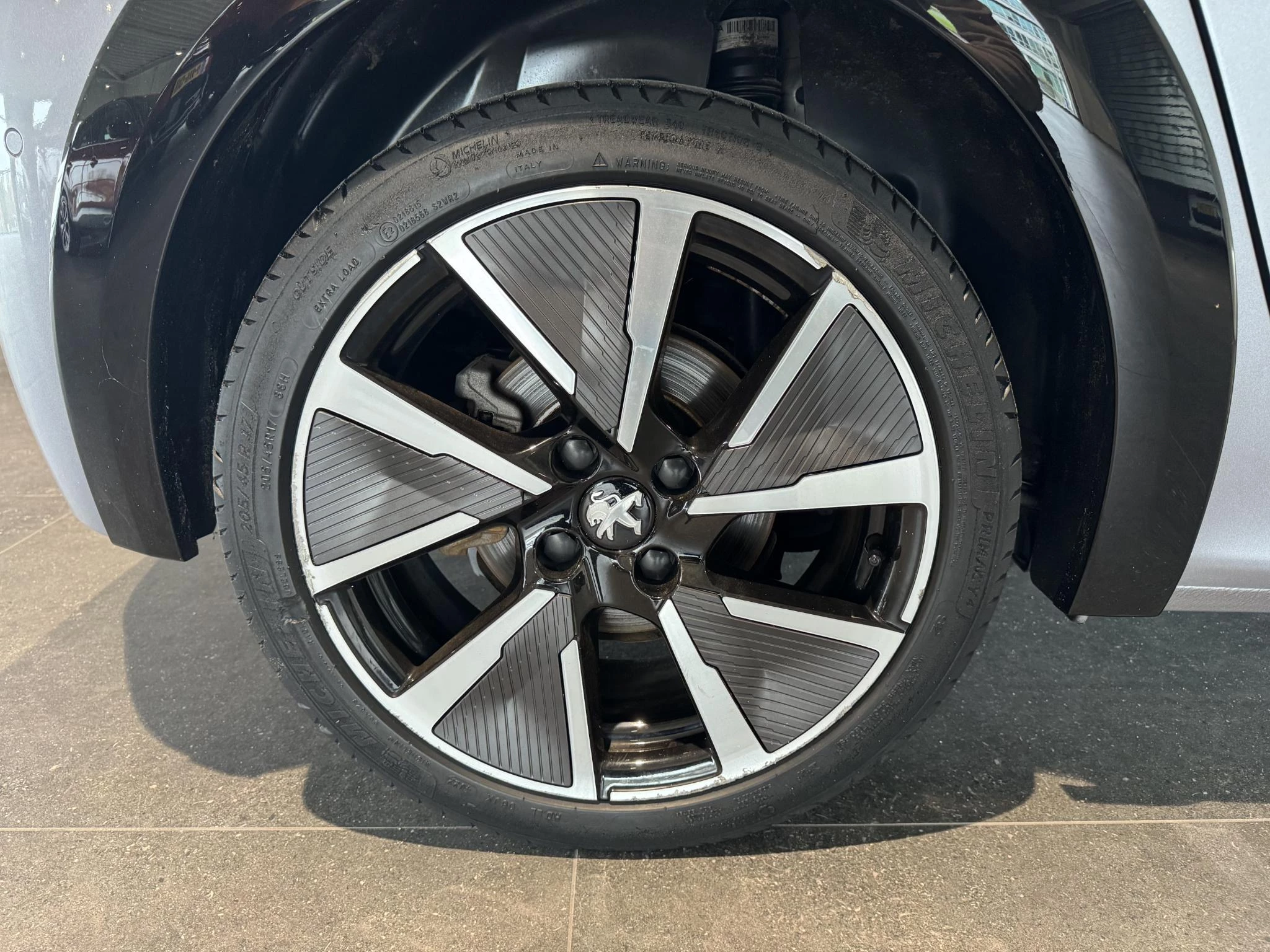 Peugeot-e-208-image-31