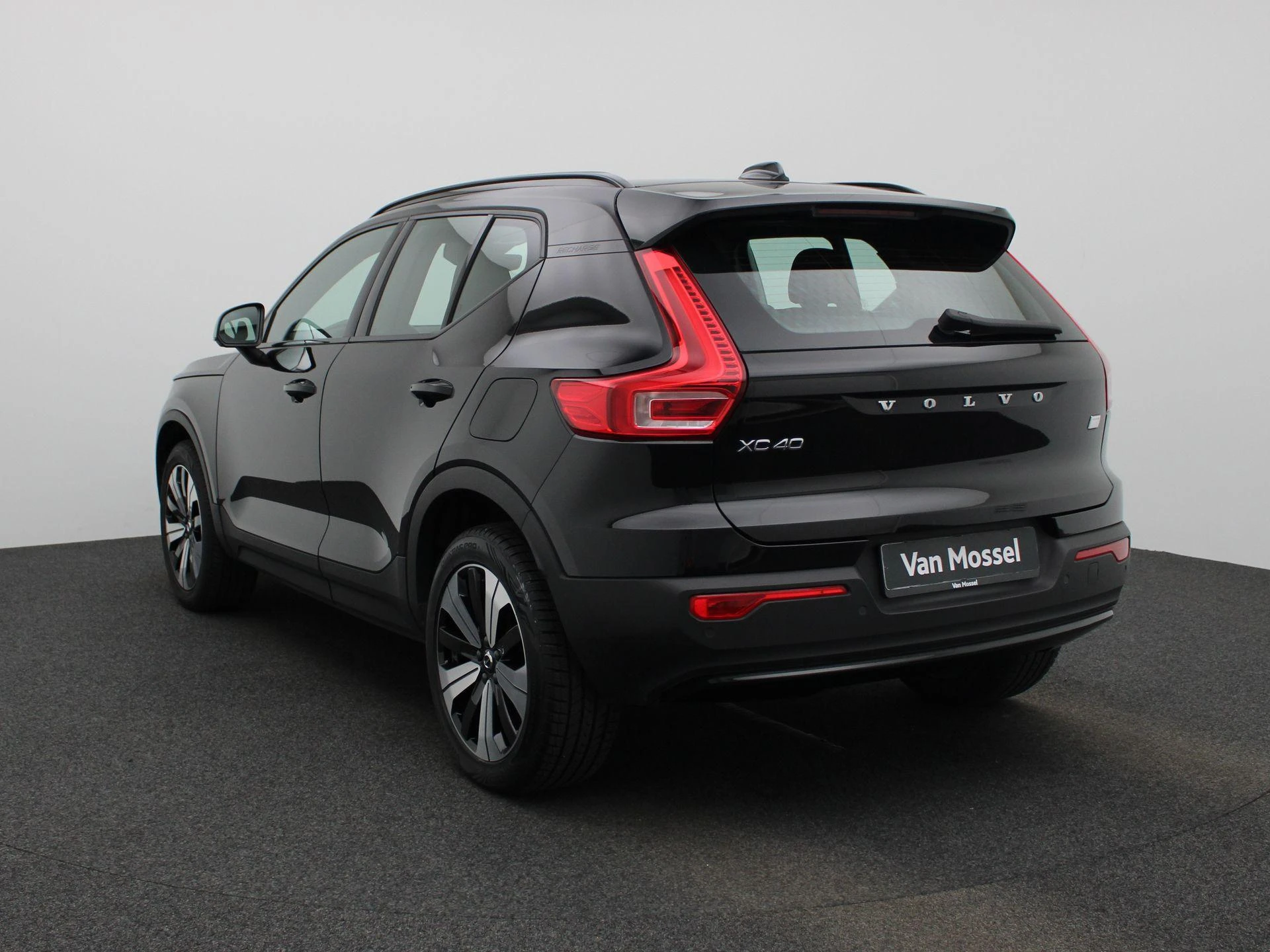 Volvo-XC40-image-1
