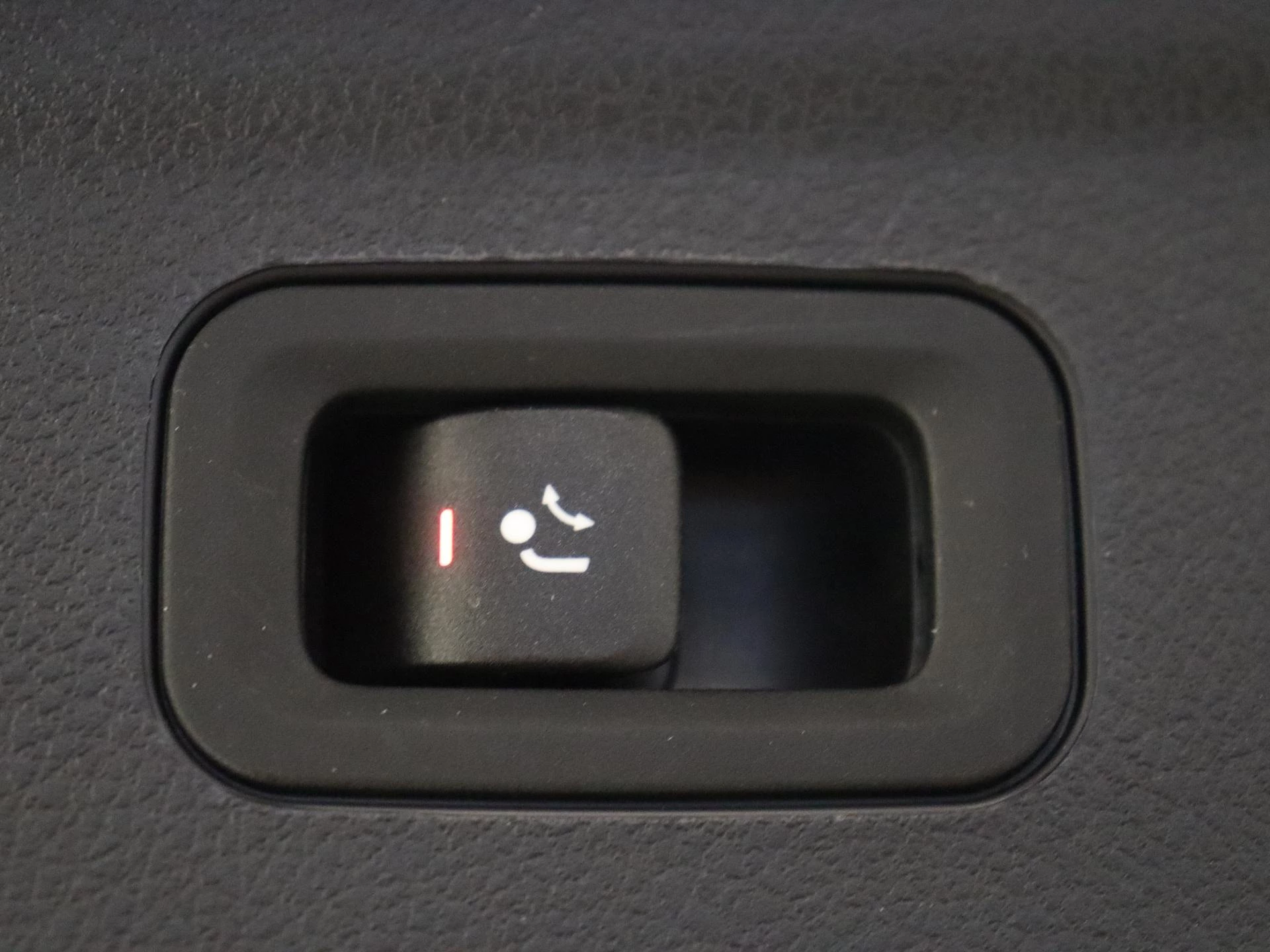 Mercedes-Benz-GLE-image-40