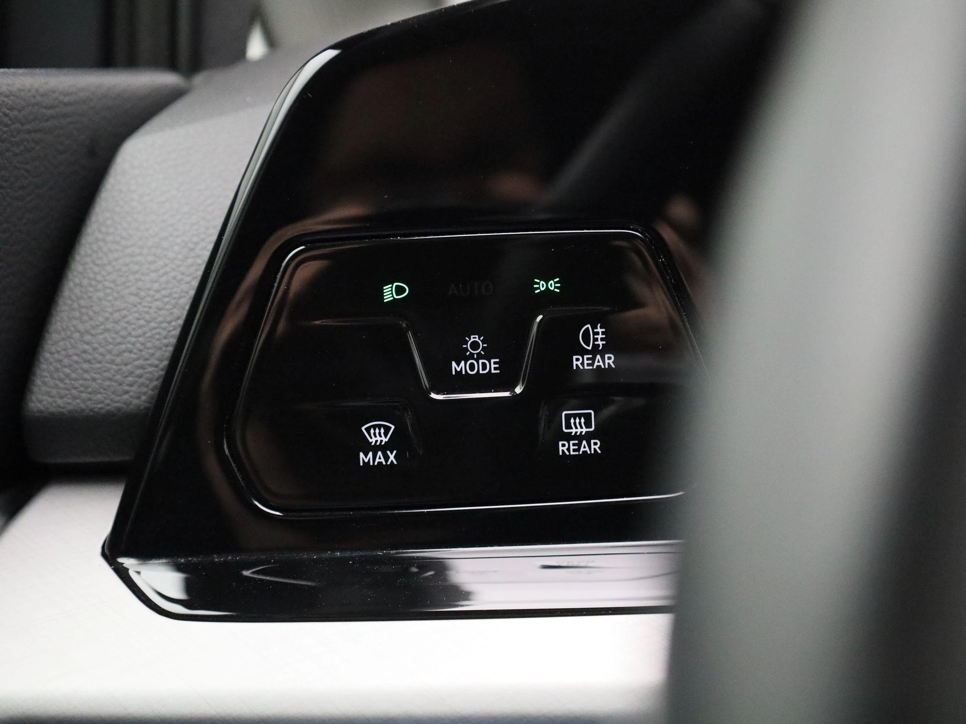 Volkswagen-Golf-image-22