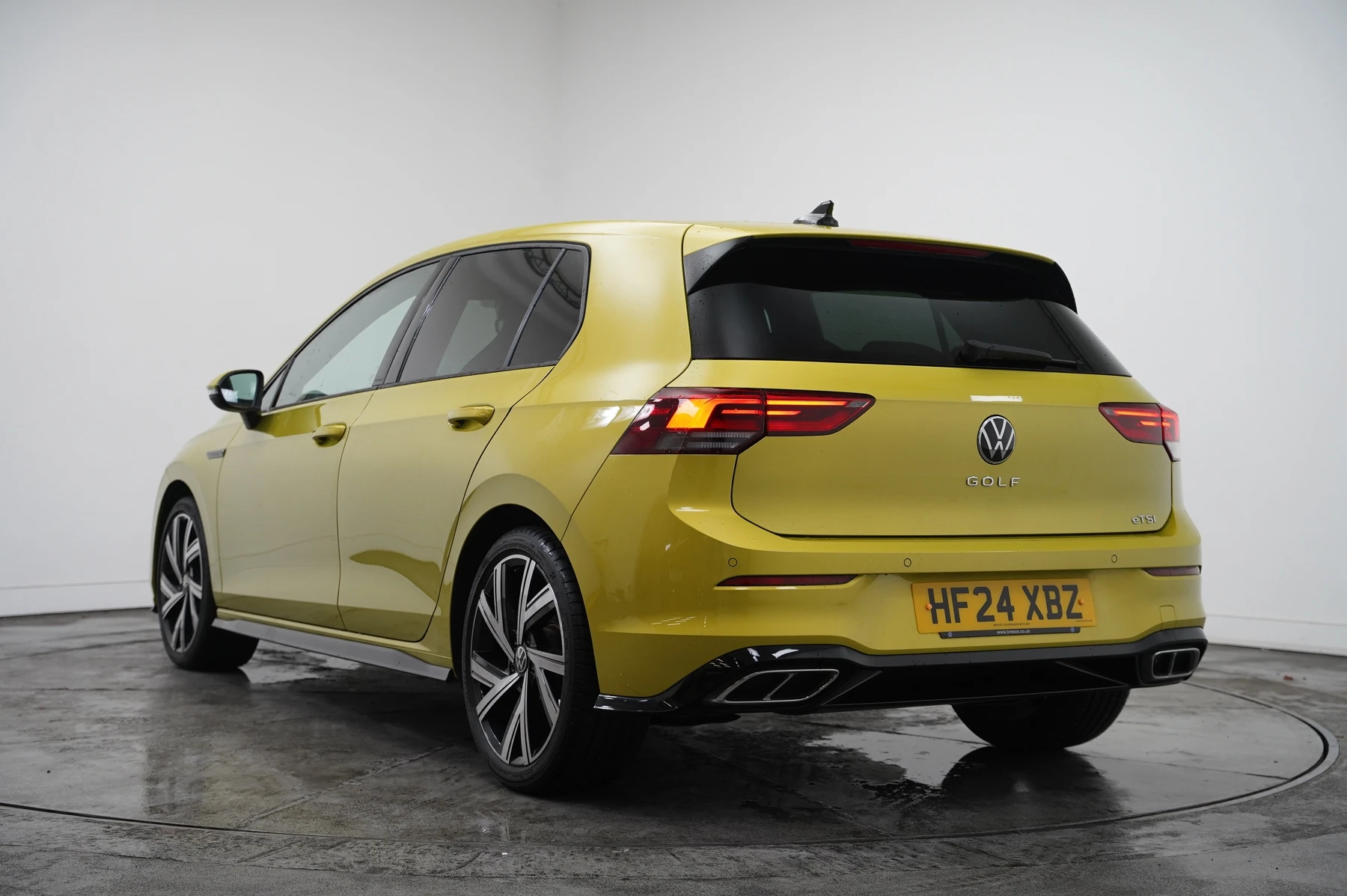 Volkswagen-Golf-image-2
