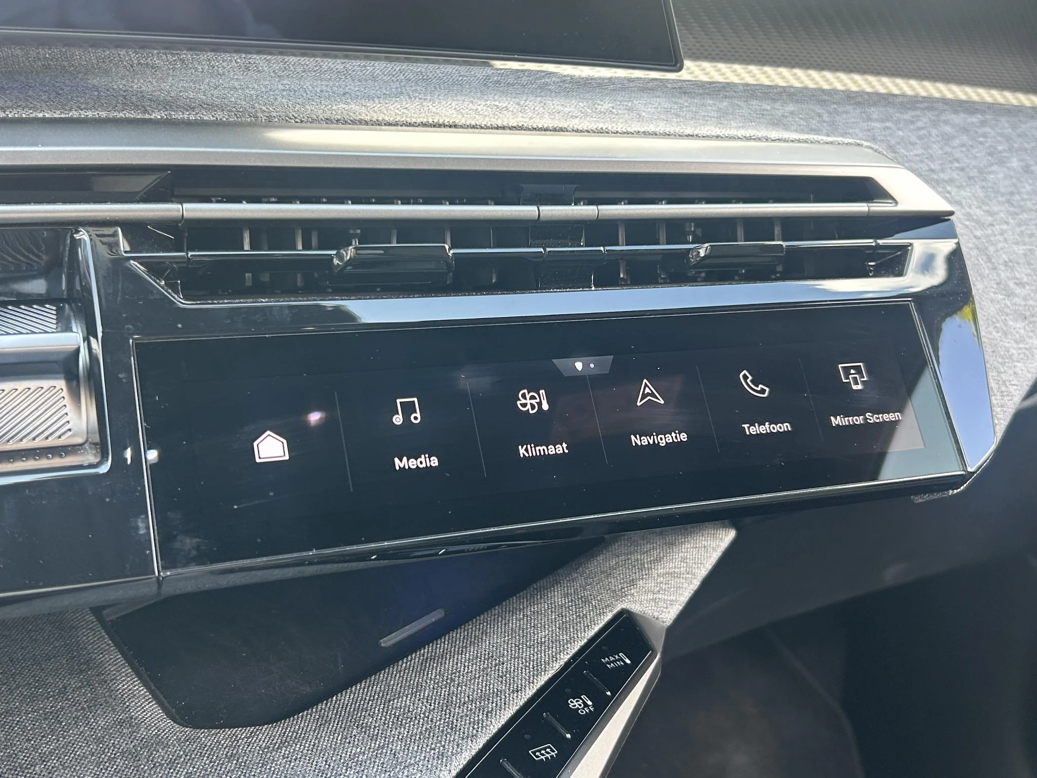 Peugeot-e-5008-image-14