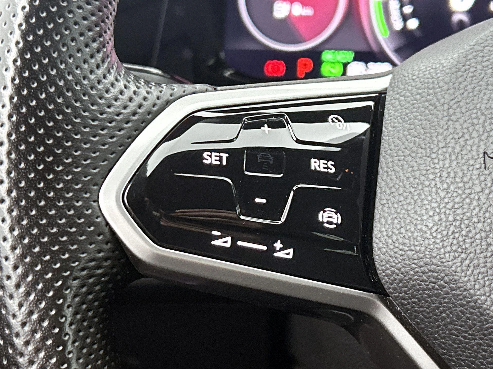 Volkswagen-Golf-image-5
