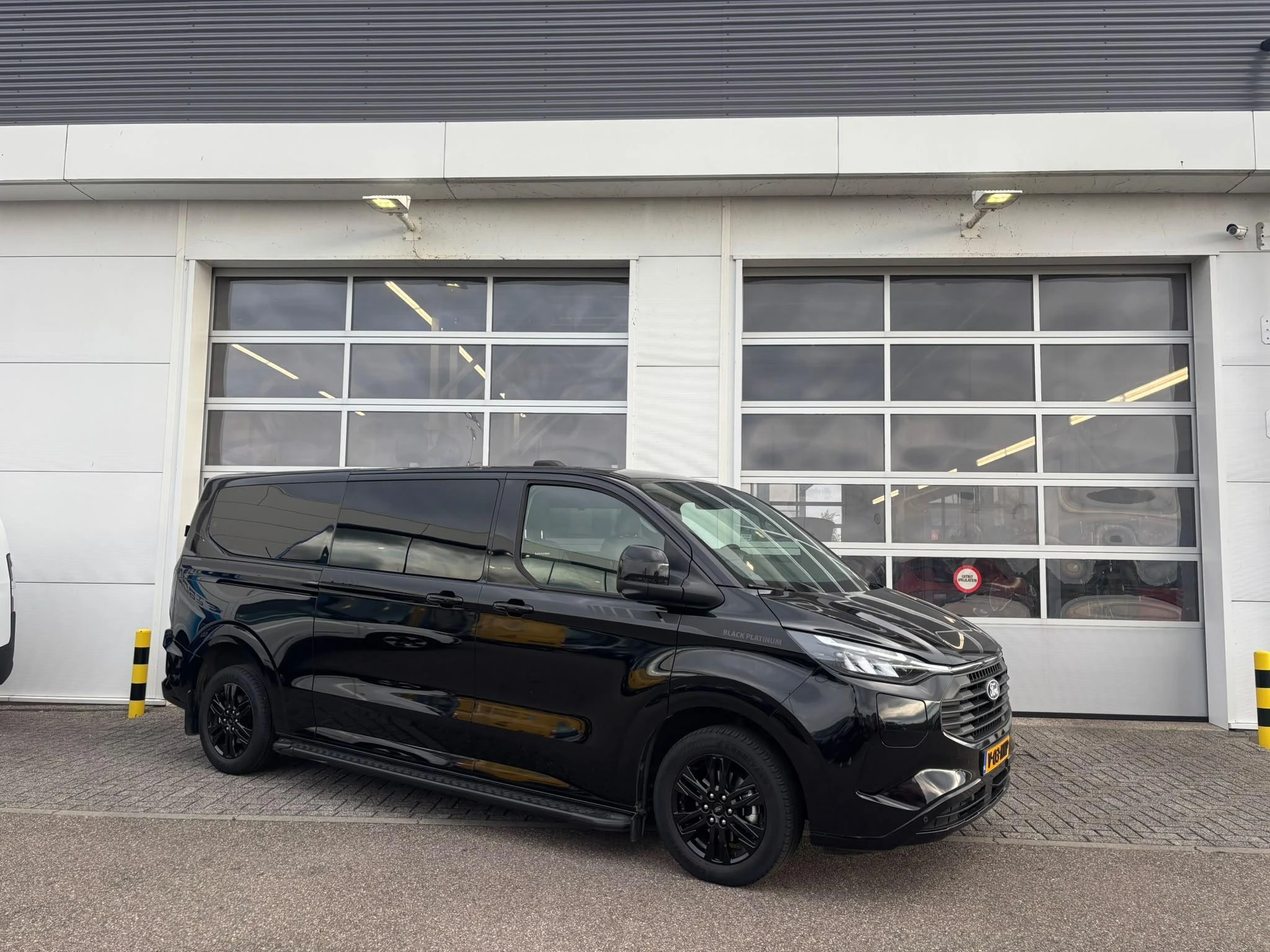 Ford-Transit Custom-image-3