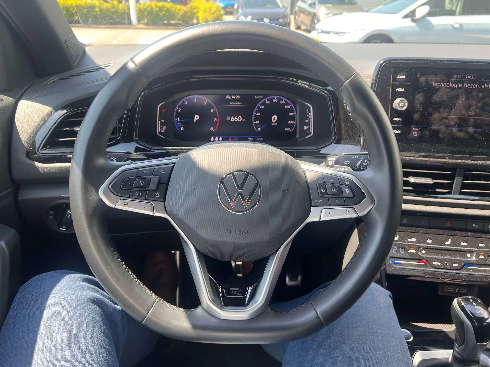 Volkswagen T-Roc 1.5 TSI R-Line Business | 150 PK |