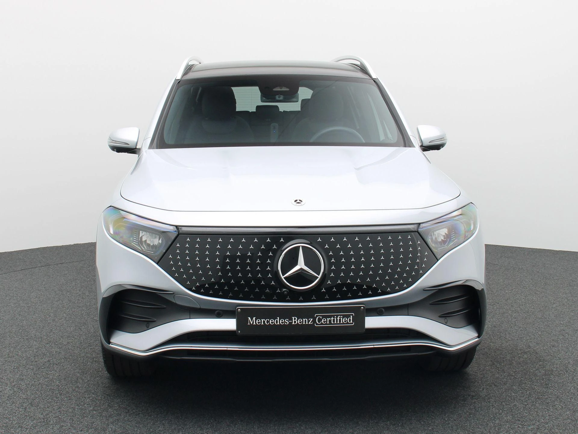 Mercedes-Benz-EQB-image-2