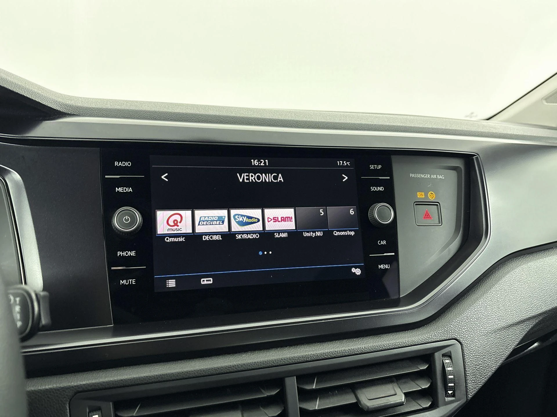 Volkswagen-Polo-image-5