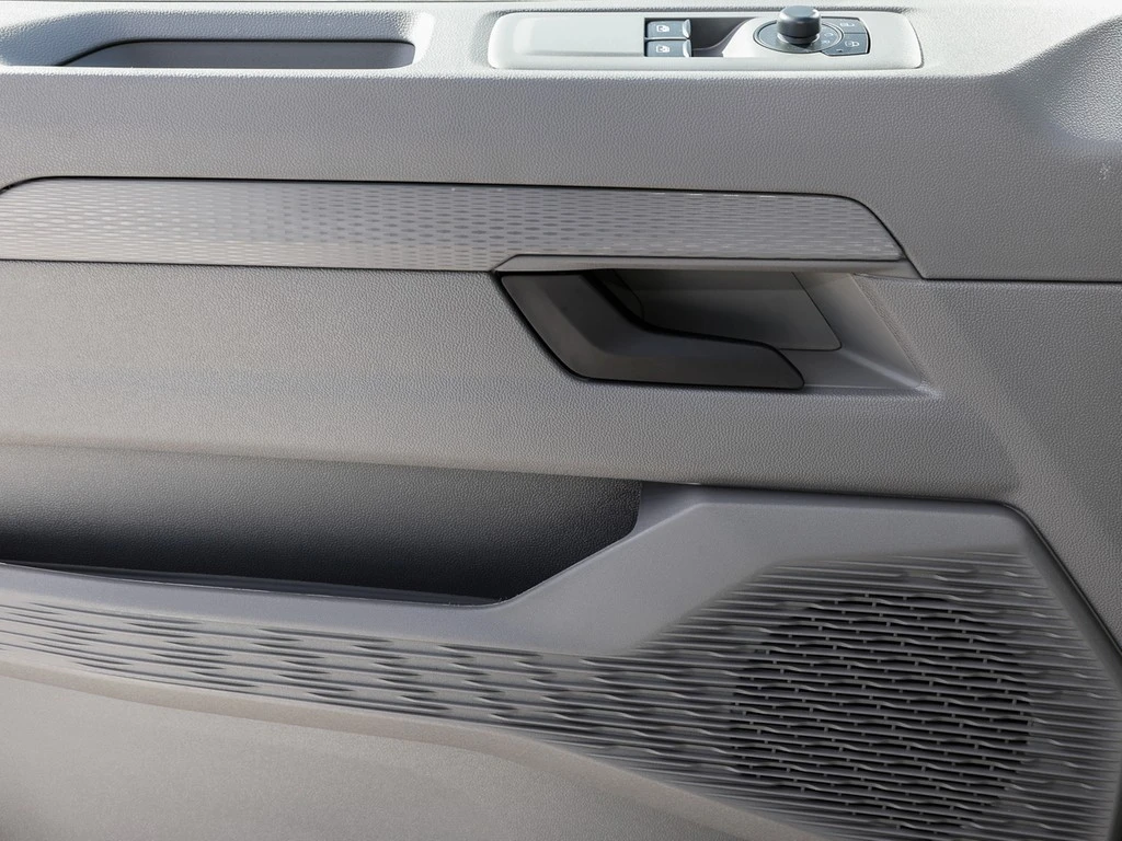 Volkswagen-Transporter-image-10