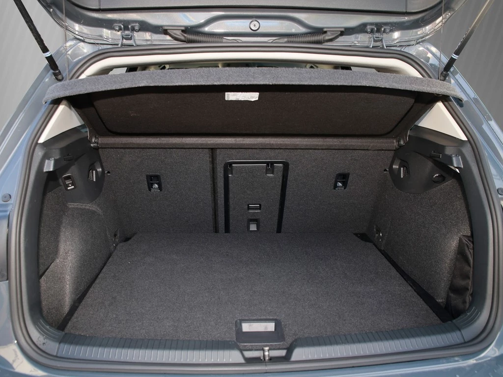 Volkswagen Golf VIII 1.5 eTSI DSG Goal AHK/Navi/RFK