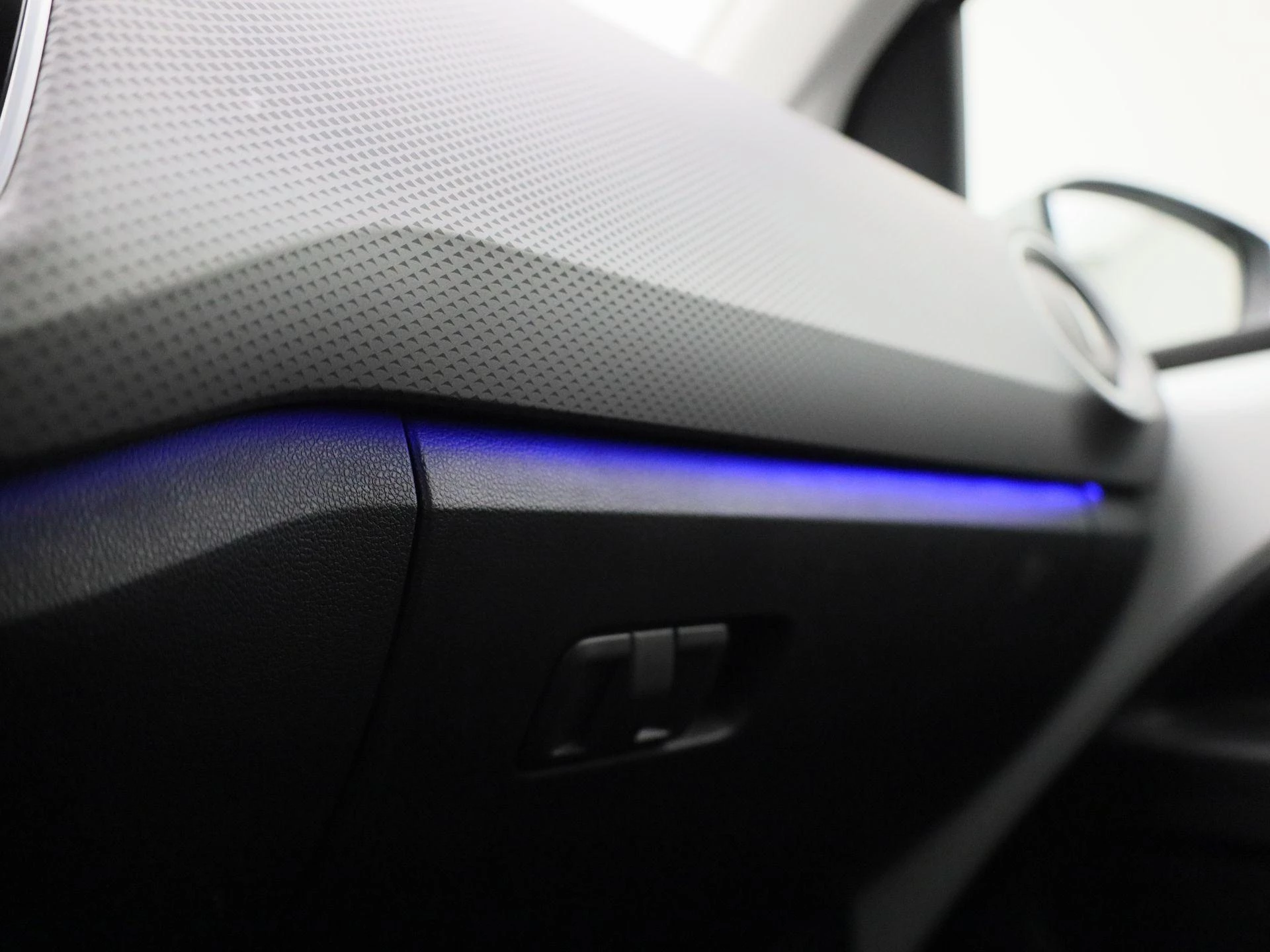 Volkswagen-e-up!-image-23