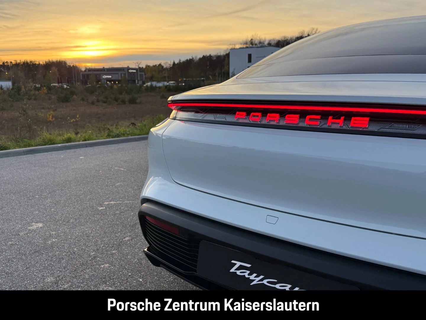 Porsche Taycan 4 Black Edition HA-Lenkung InnoDrive LED black edition