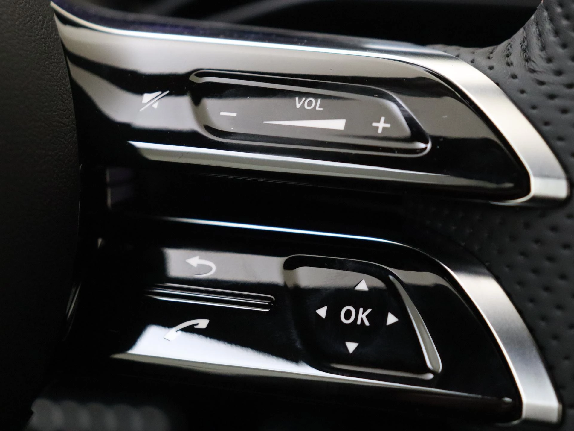 Mercedes-Benz-CLA-image-17