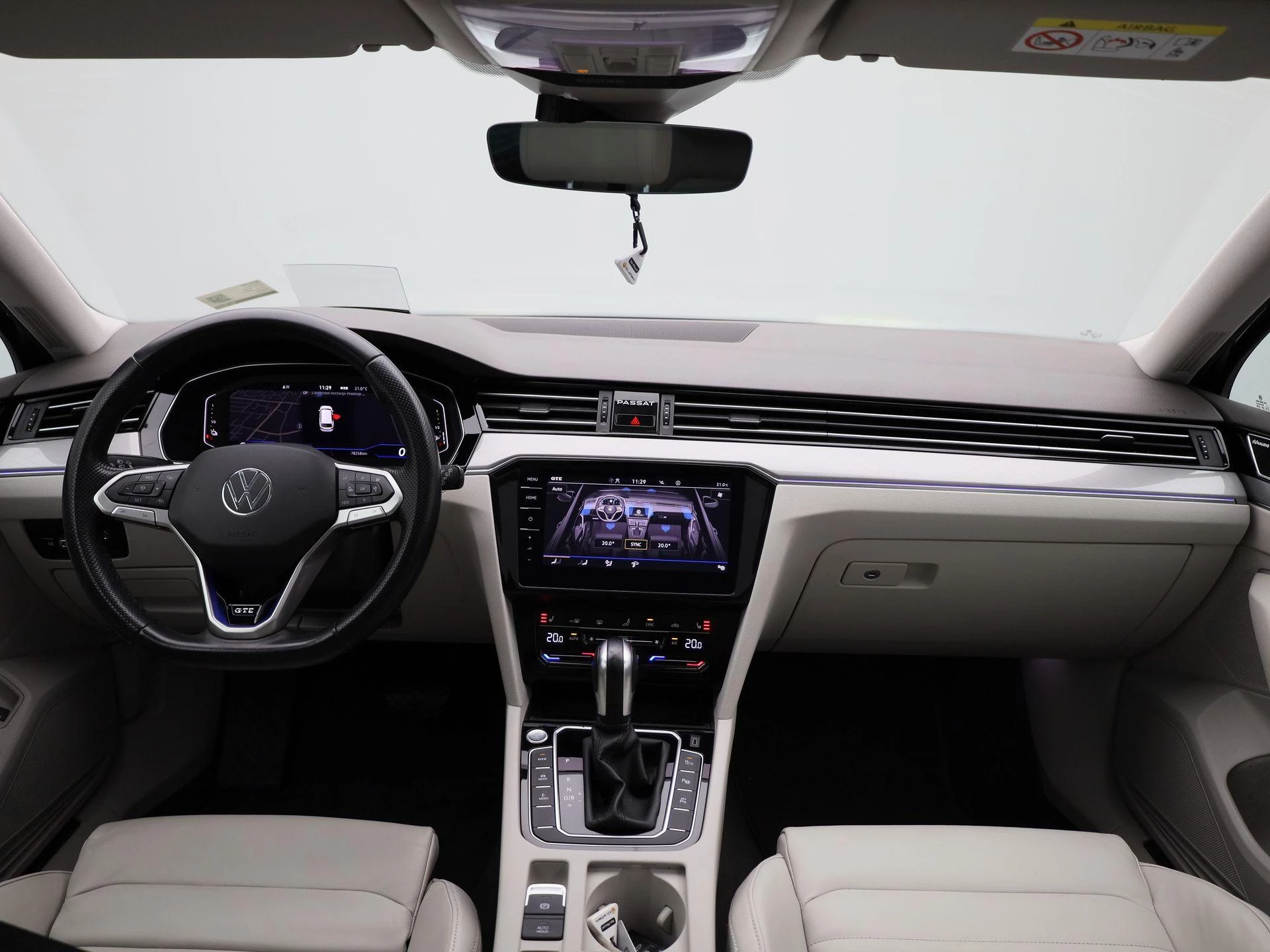 Volkswagen-Passat-image-43