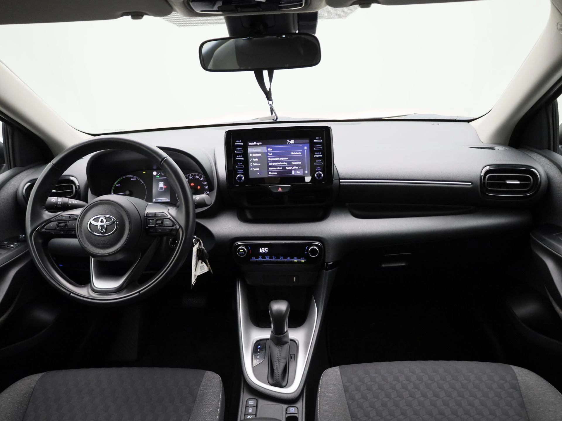 Toyota-Yaris-image-32