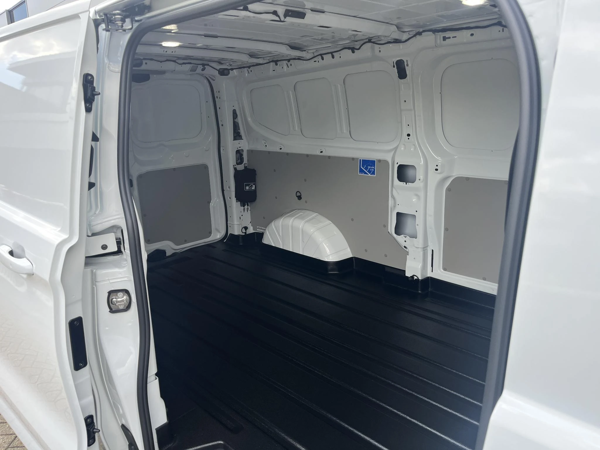 Ford-E-Transit-image-17