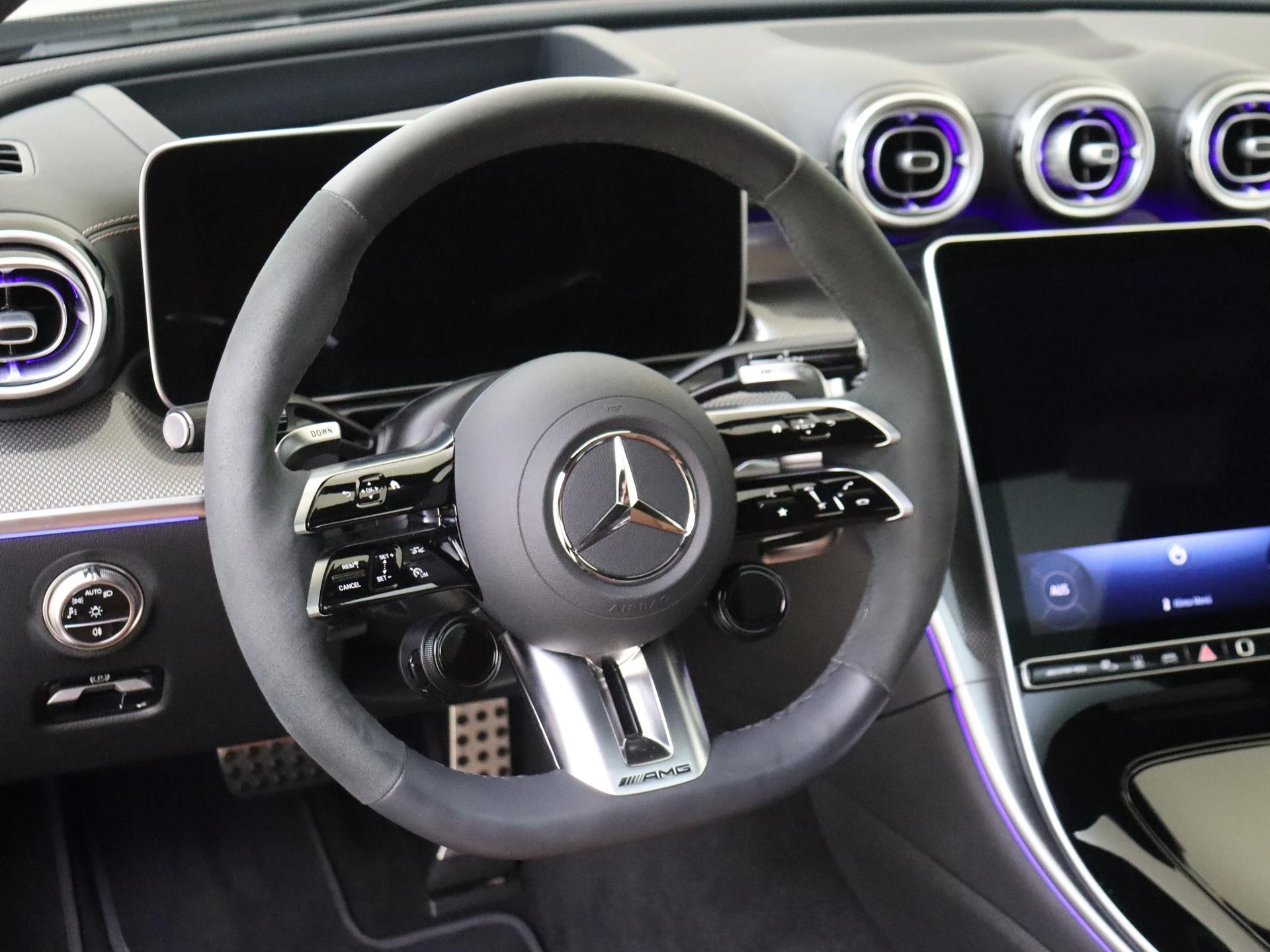 Mercedes-Benz-CLE-image-2