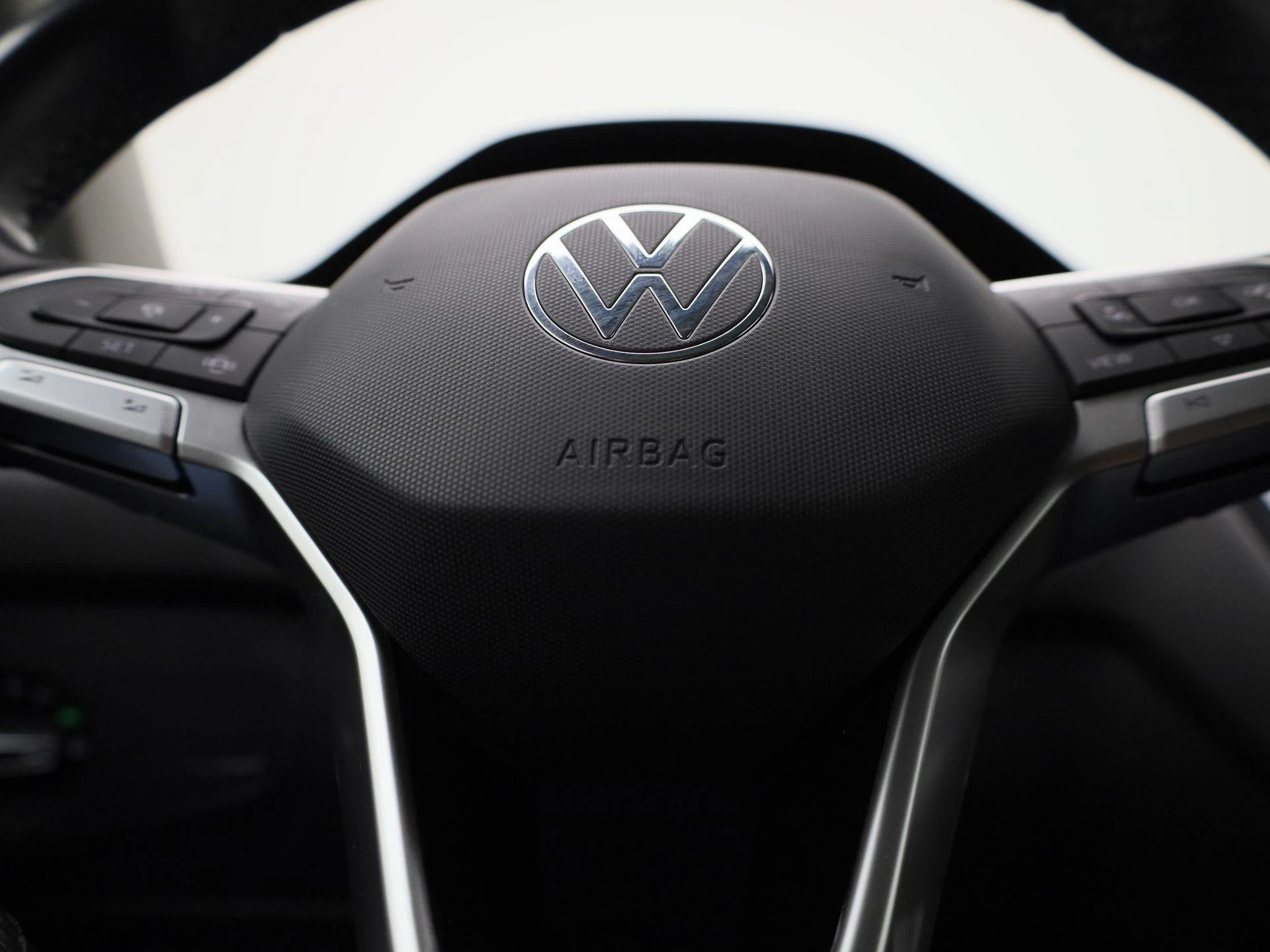 Volkswagen-Tiguan-image-33