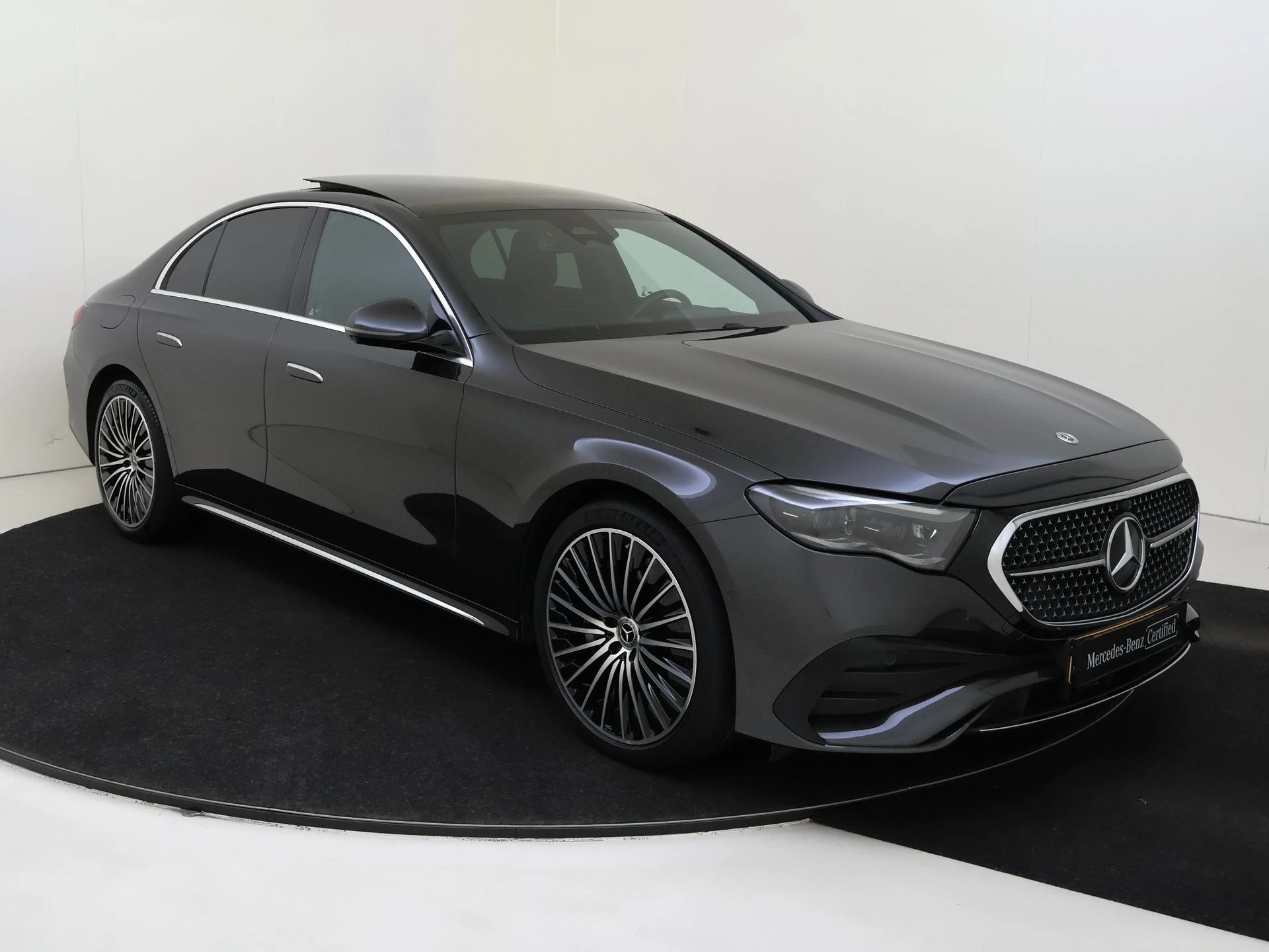 Mercedes-Benz-E-Klasse-image-1