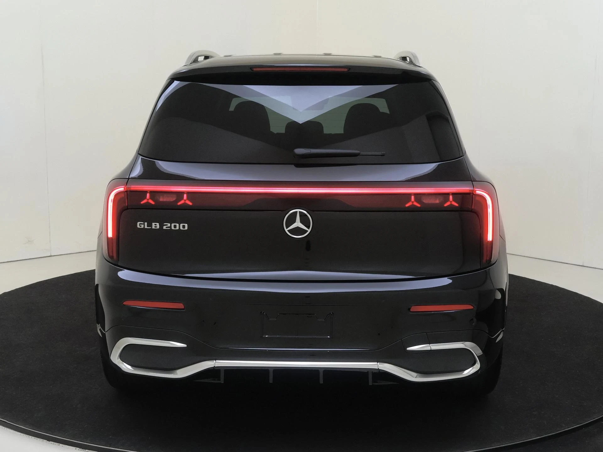 Mercedes-Benz-GLB-image-6