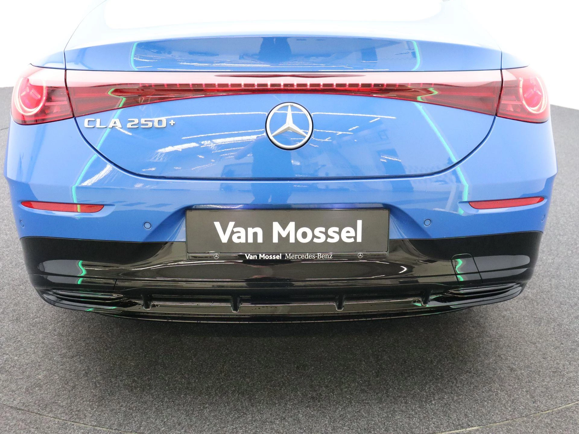 Mercedes-Benz-CLA-image-18