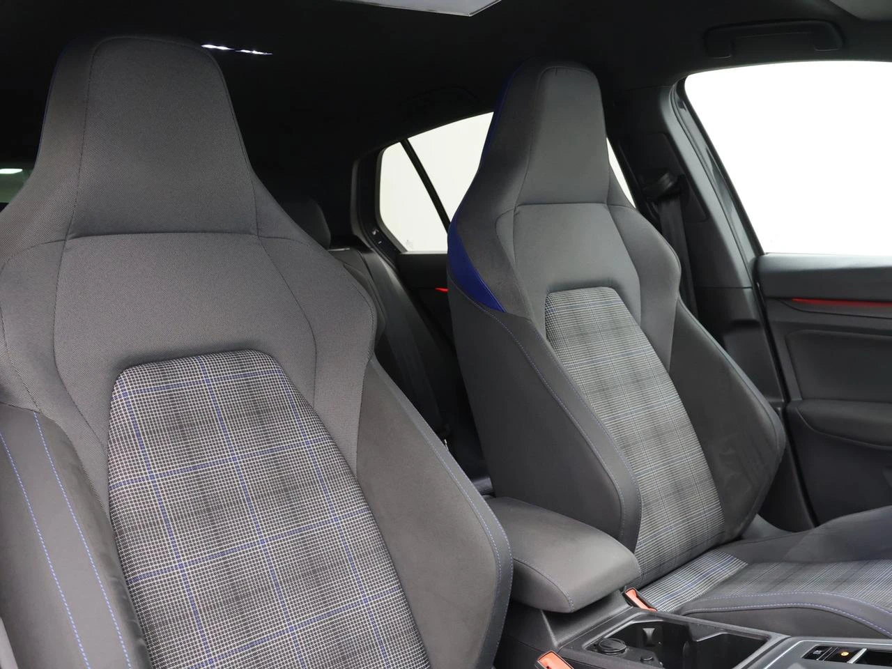 Volkswagen-Golf-image-5