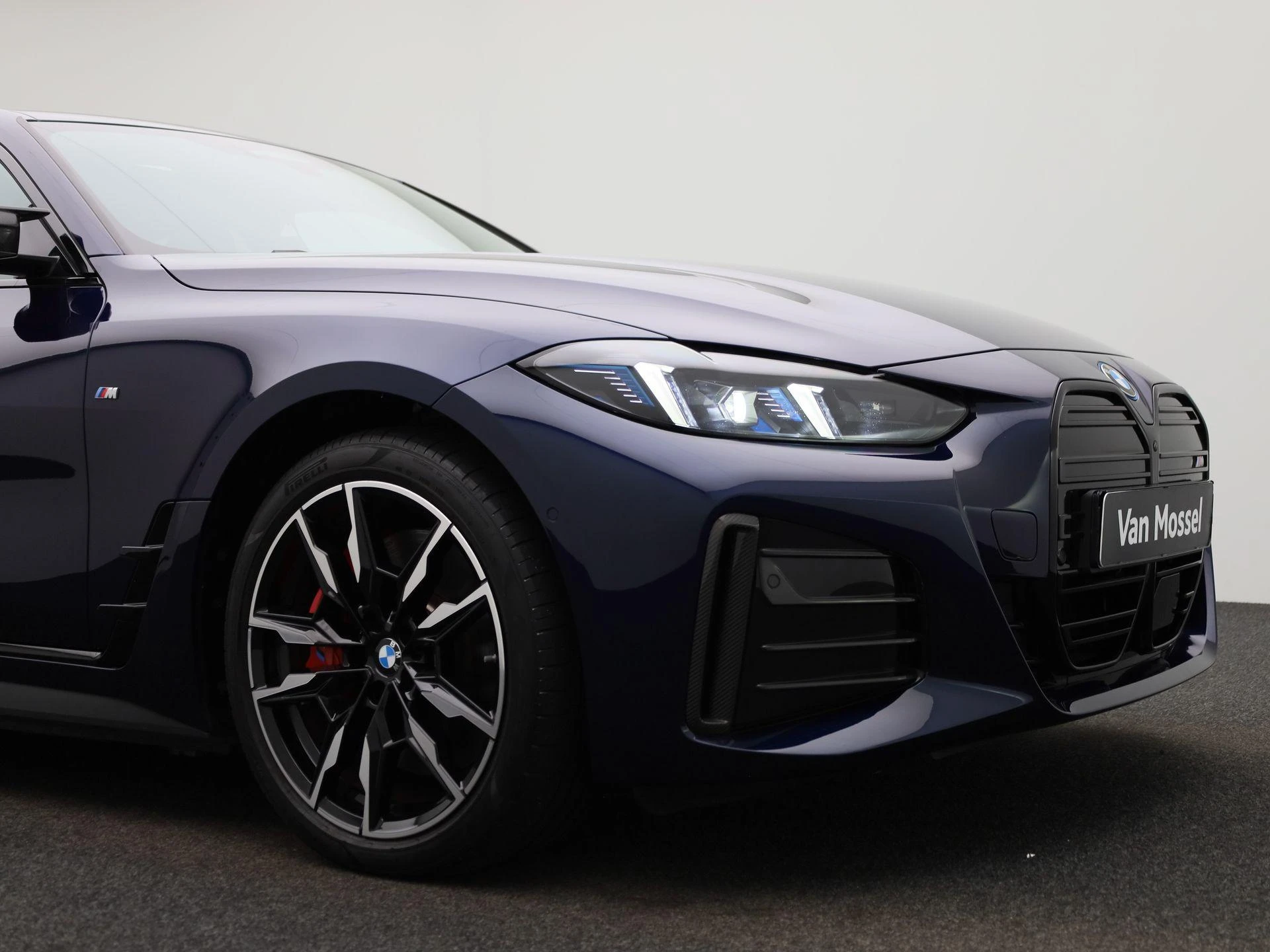 BMW-i4-image-65