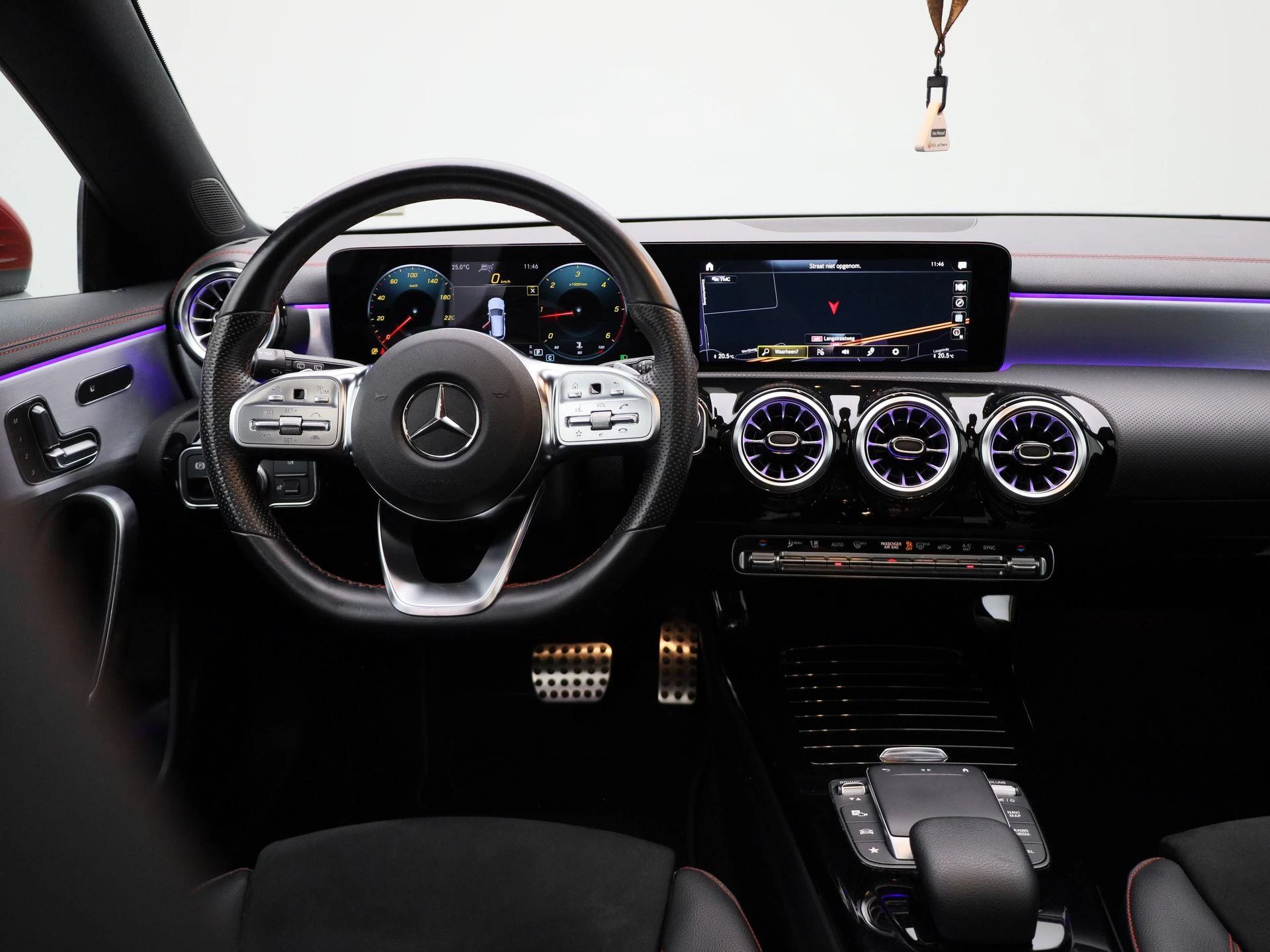 Mercedes-Benz CLA 180 d AMG Line Shooting Brake + CARPLAY + PANO DAK + TREKHAAK + MEMORY SEATS +