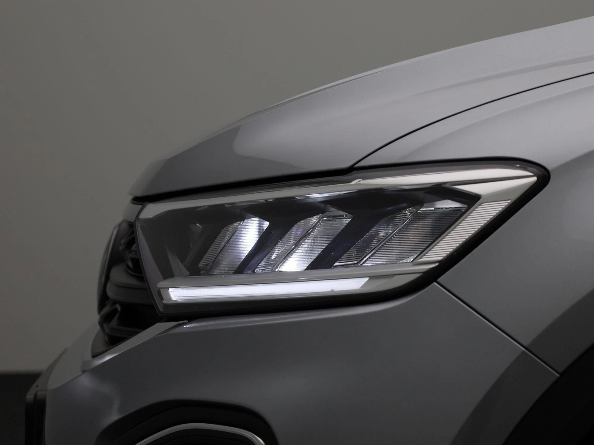 Volkswagen-T-Roc-image-14