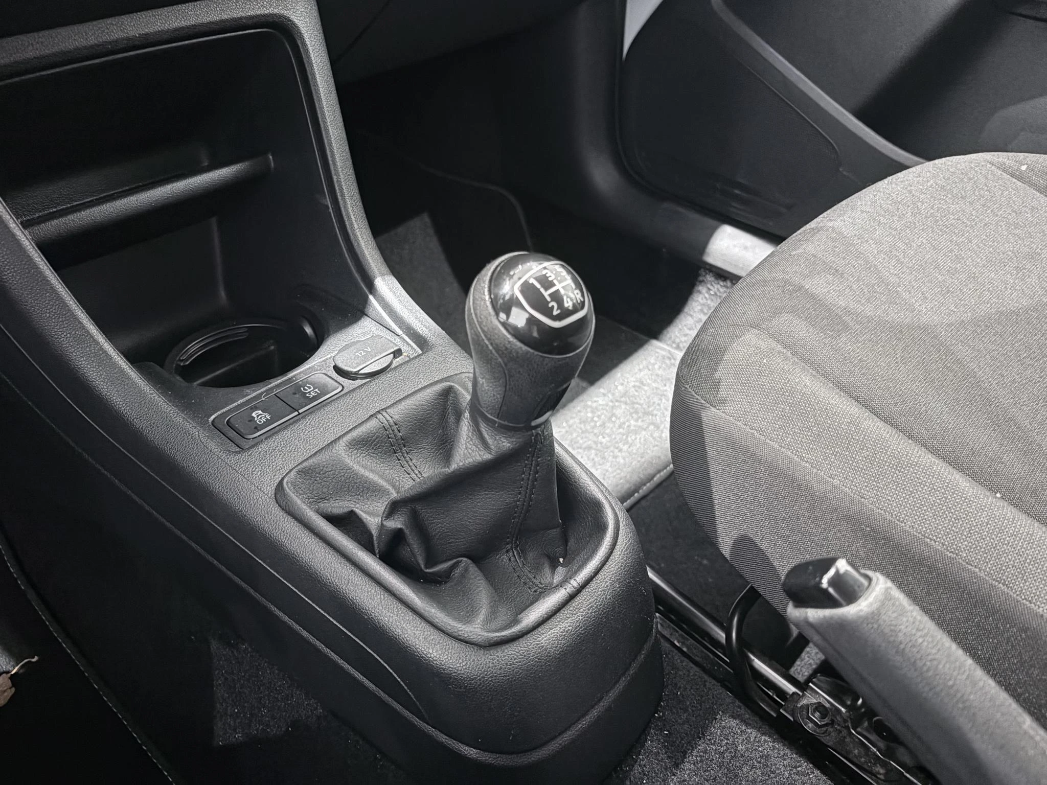 Volkswagen-up!-image-16