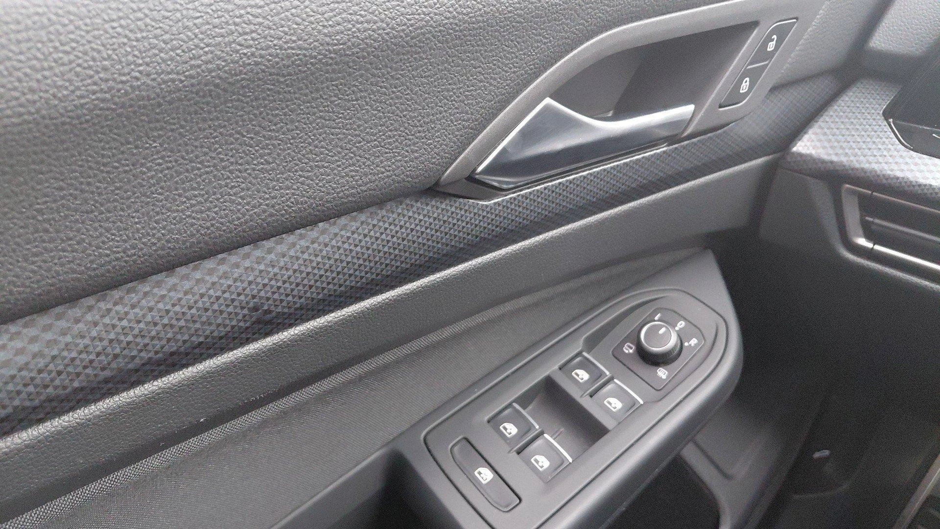 Volkswagen-Golf-image-14