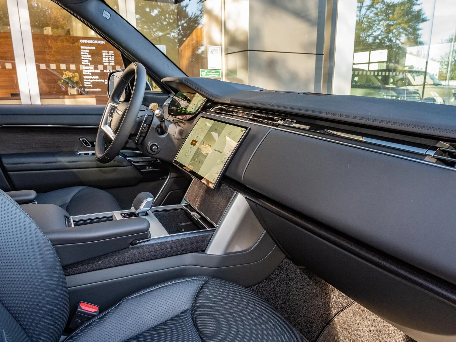 Land Rover-Range Rover-image-21