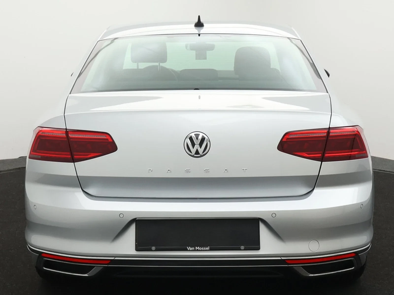 Volkswagen-Passat-image-4