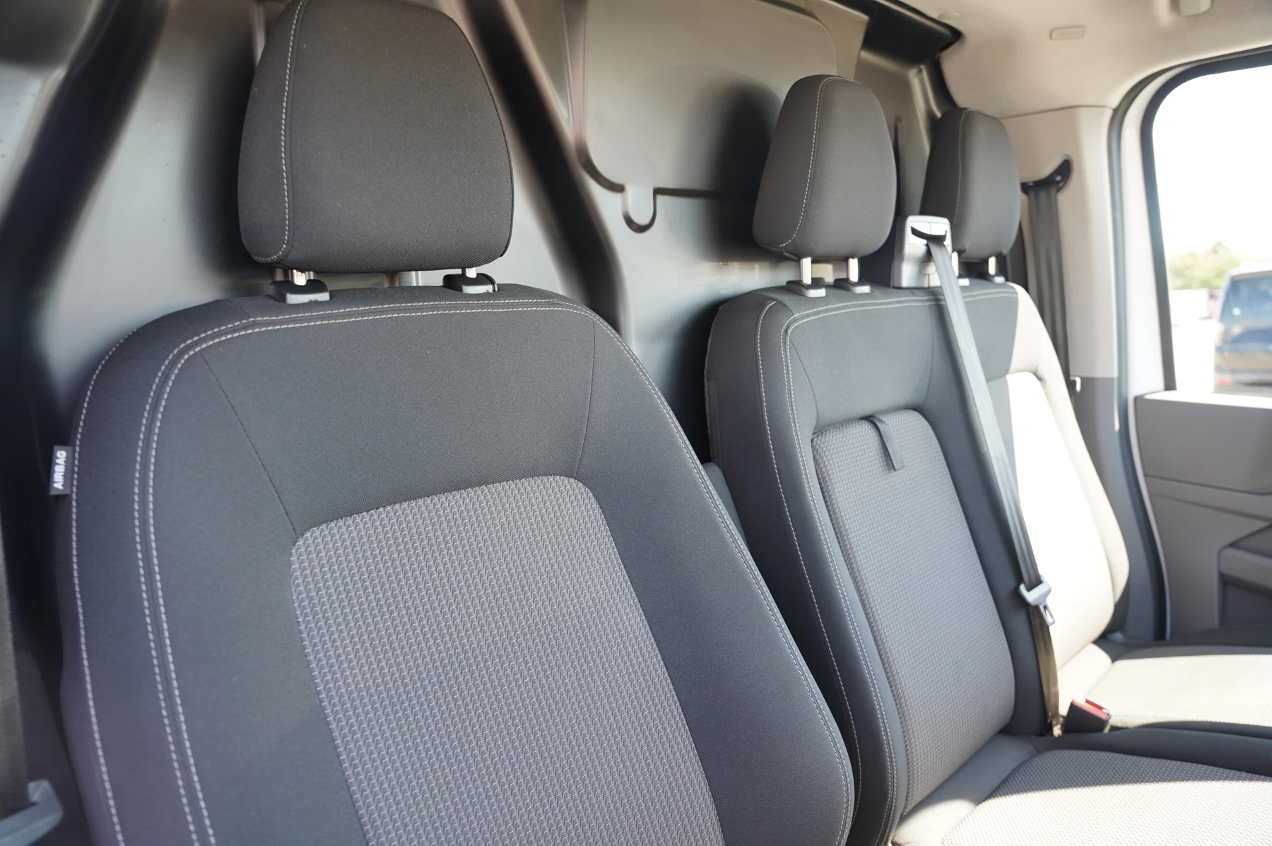 Volkswagen-Transporter-image-8