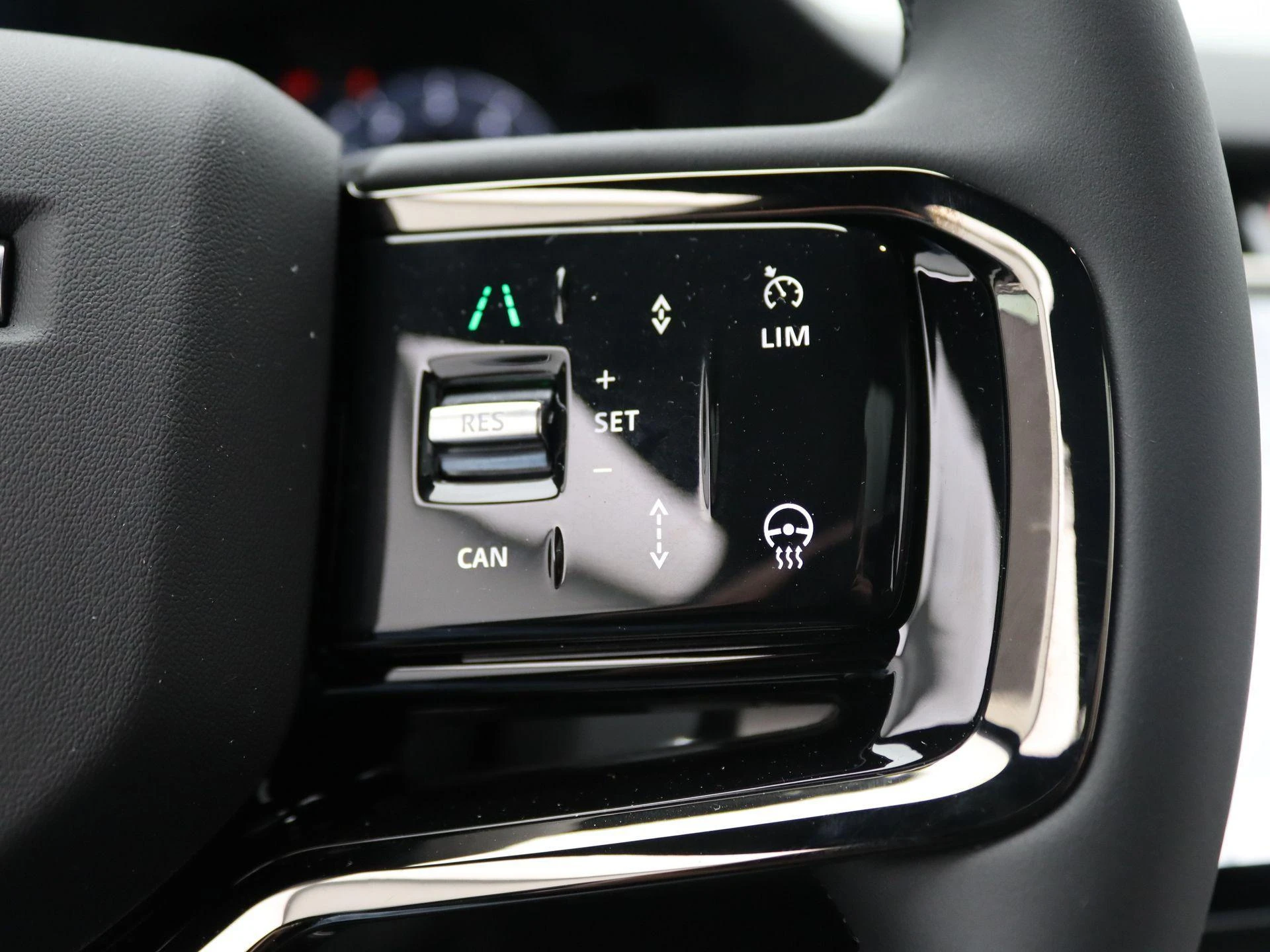 Land Rover-Range Rover Evoque-image-24