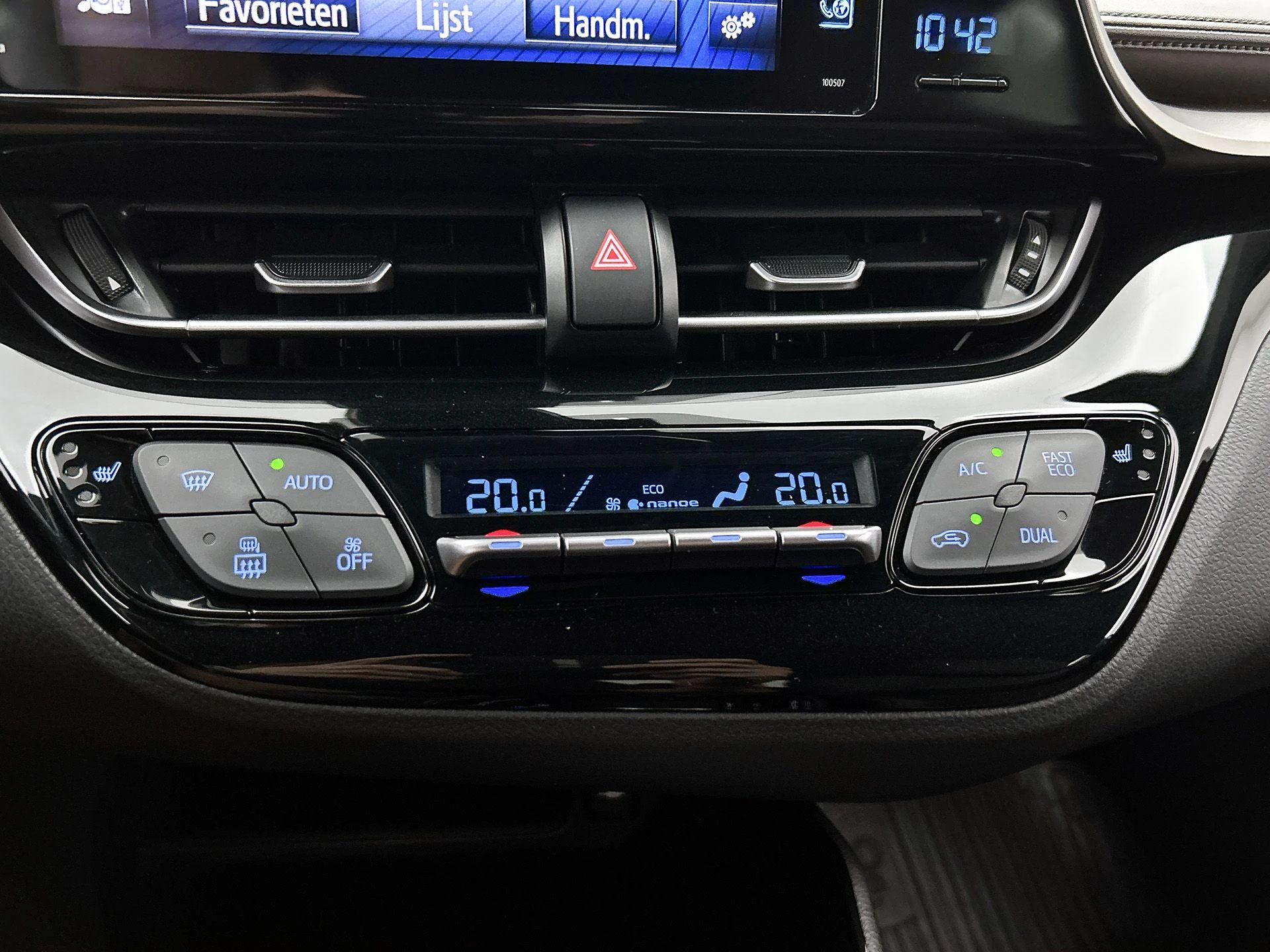 Toyota-C-HR-image-16